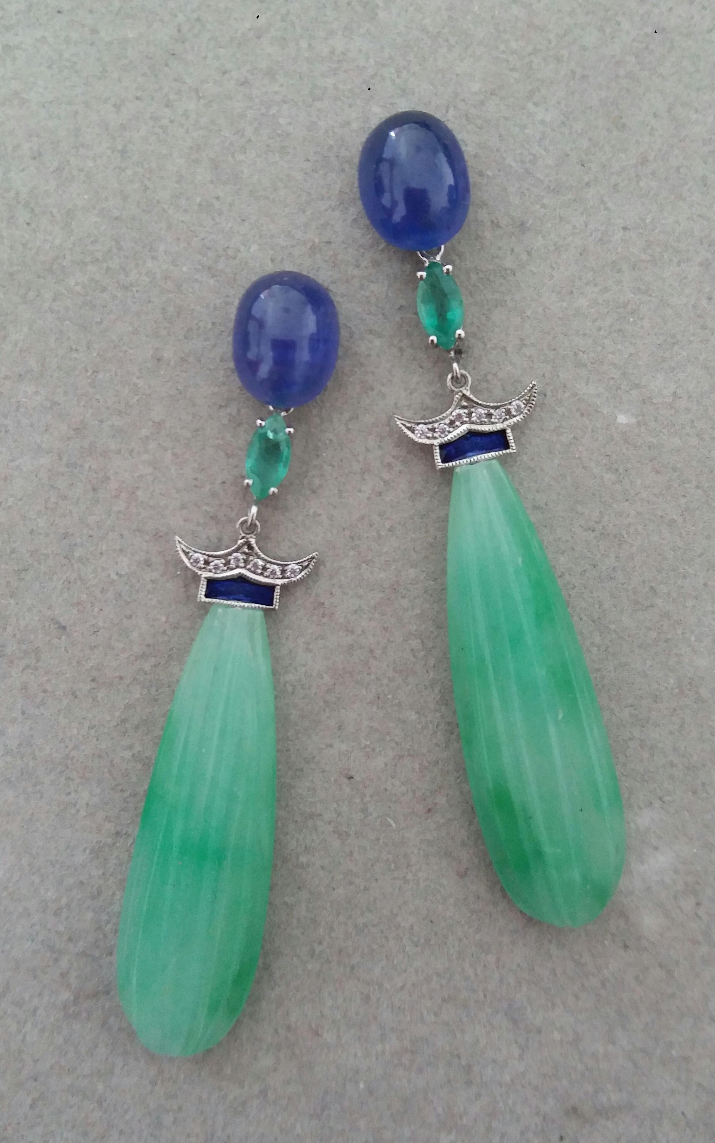 Taille mixte Boucles d'oreilles en goutte de style Art déco en jade, saphirs bleus, émeraudes, or, émail et diamants en vente