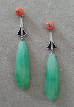 Art Deco Stil Jade Koralle Smaragde Schwarz Emaille Gold Diamanten Tropfenohrringe
