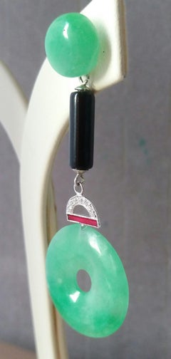 Pendientes Colgantes Estilo Art Decó Discos de Jade Oro Diamantes Esmalte Rojo Ónice Negro