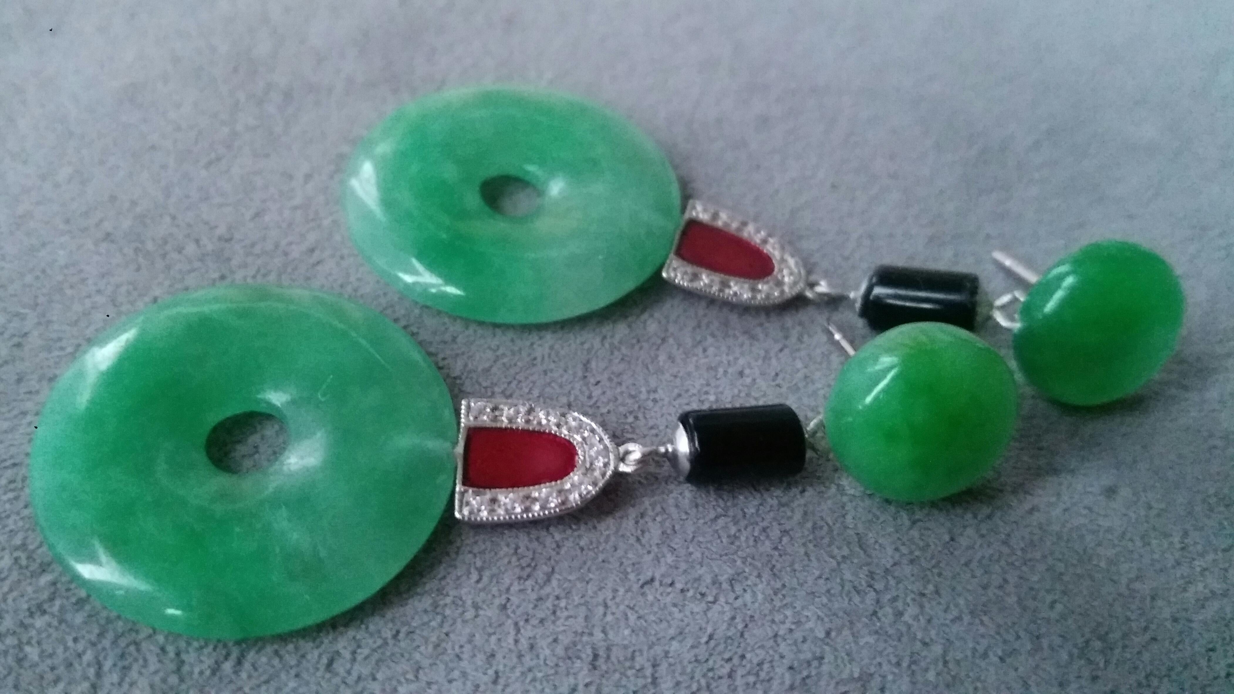 
We have 2 round jade buttons on top , the central part is in gold , diamonds, red enamel and 2 small cylinders in black onyx , the bottom part is composed of 2 jade Donuts
In 1978 our workshop started in Italy to make simple-chic Art Deco style