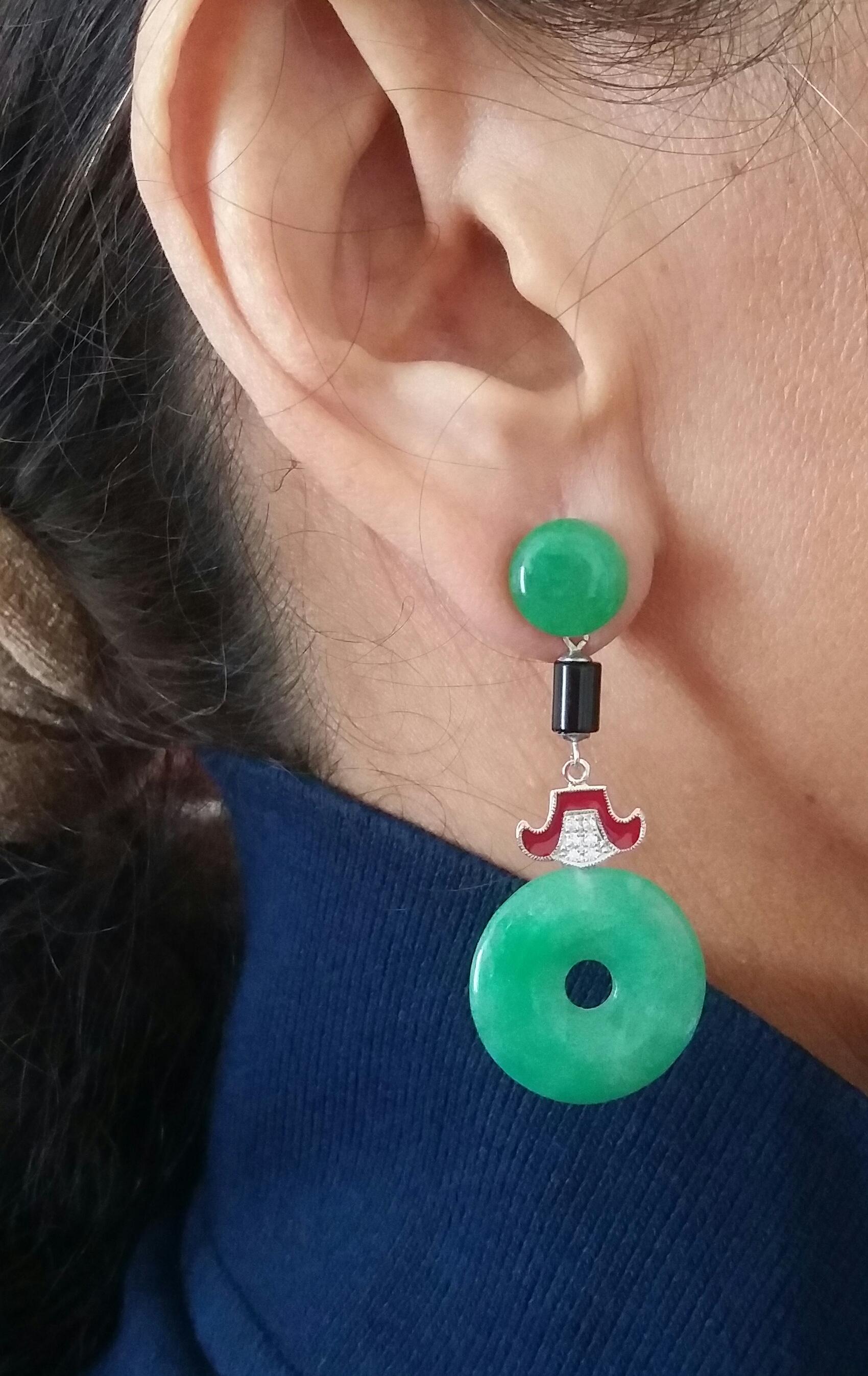 We have 2 round jade buttons on top , the central part is in gold , diamonds, red enamel and 2 small cylinders in black onyx , the bottom part is composed of 2 jade Donuts
In 1978 our workshop started in Italy to make simple-chic Art Deco style