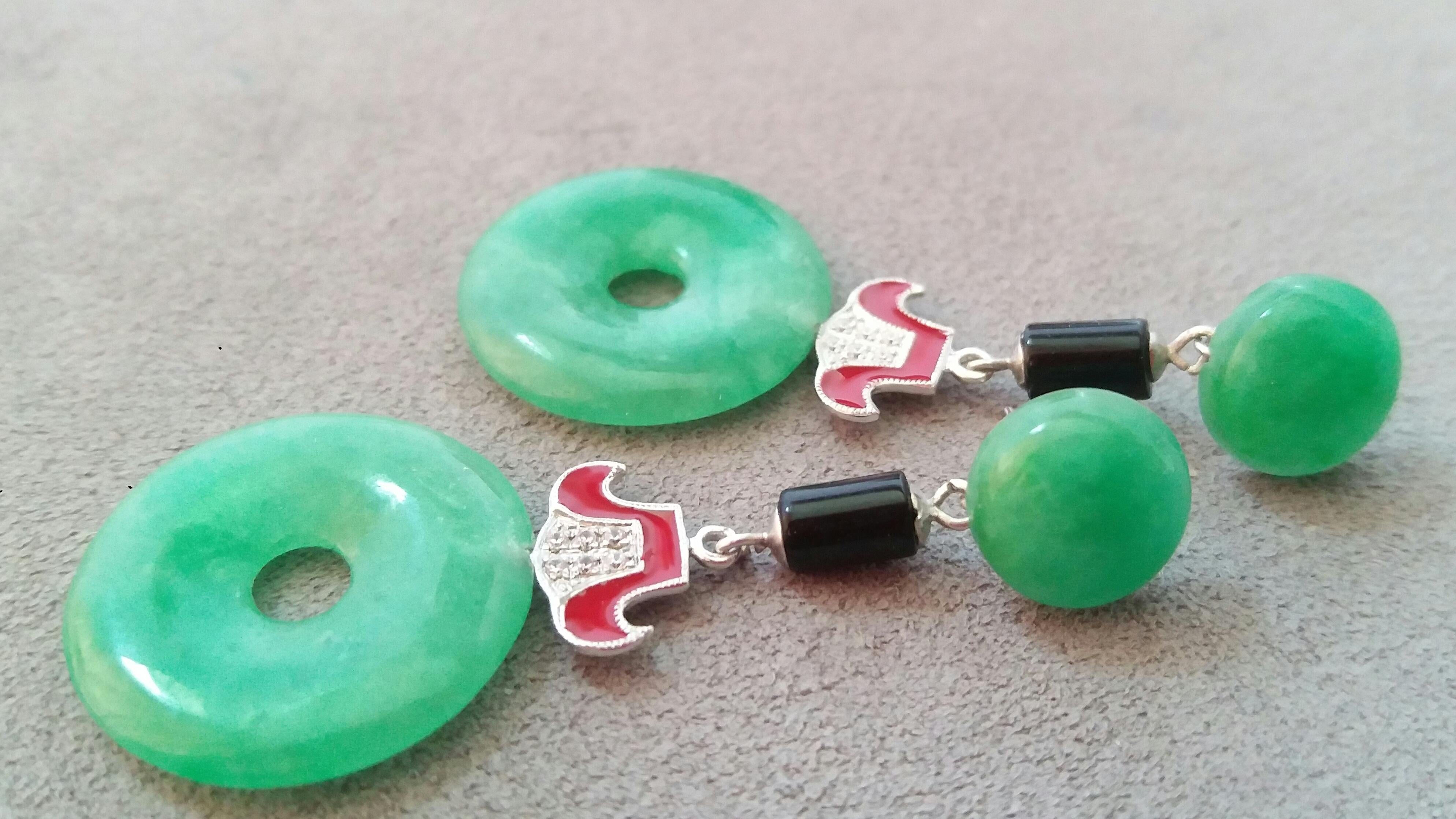 Art Deco Style Jade Donuts 14K White Gold Diamonds Red Enamel Dangle Earrings In Good Condition For Sale In Bangkok, TH