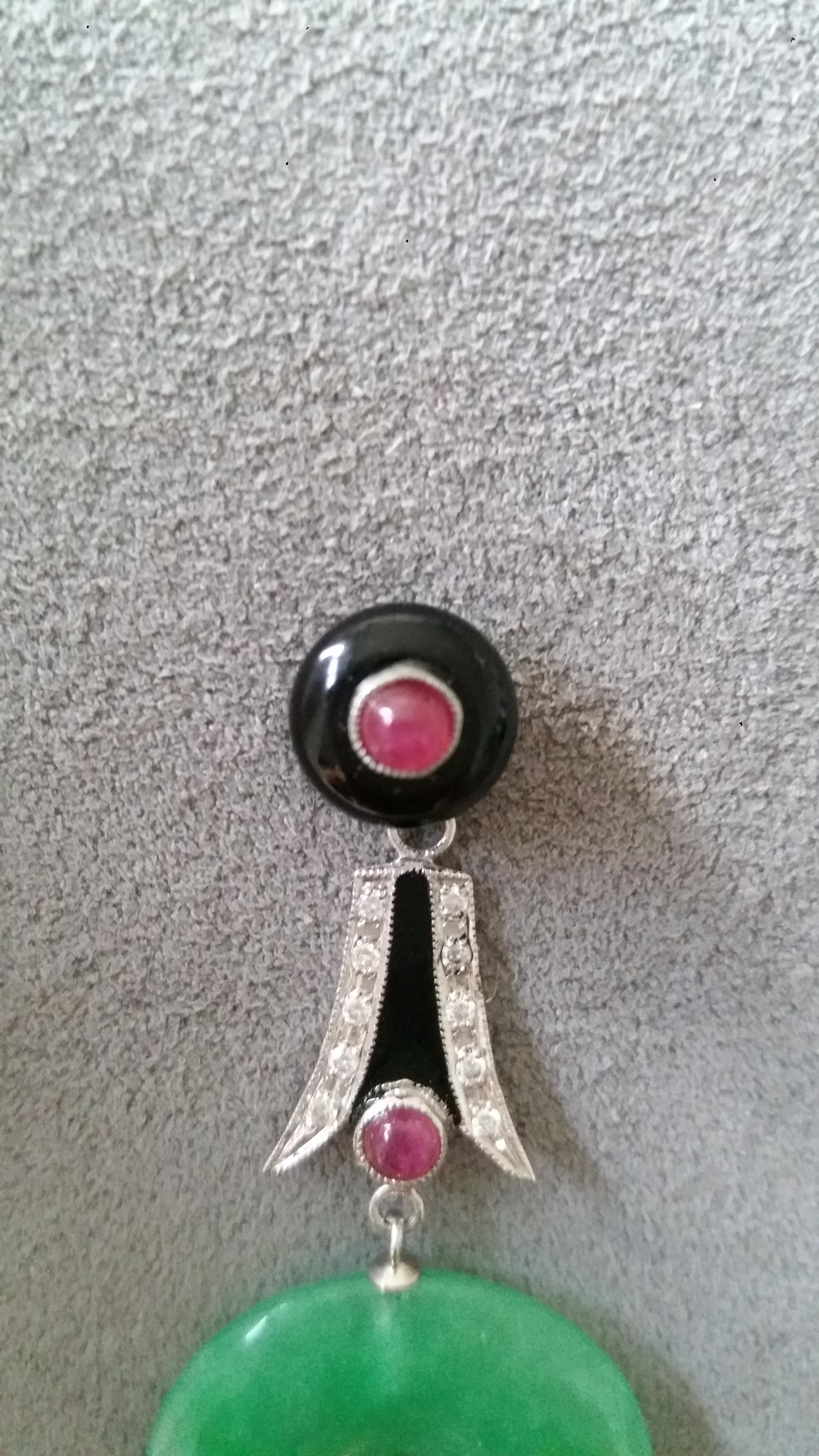 Art Déco Orecchini in stile Art Deco con ciambelle di giada, oro e diamanti, rubino e onice nero. in vendita
