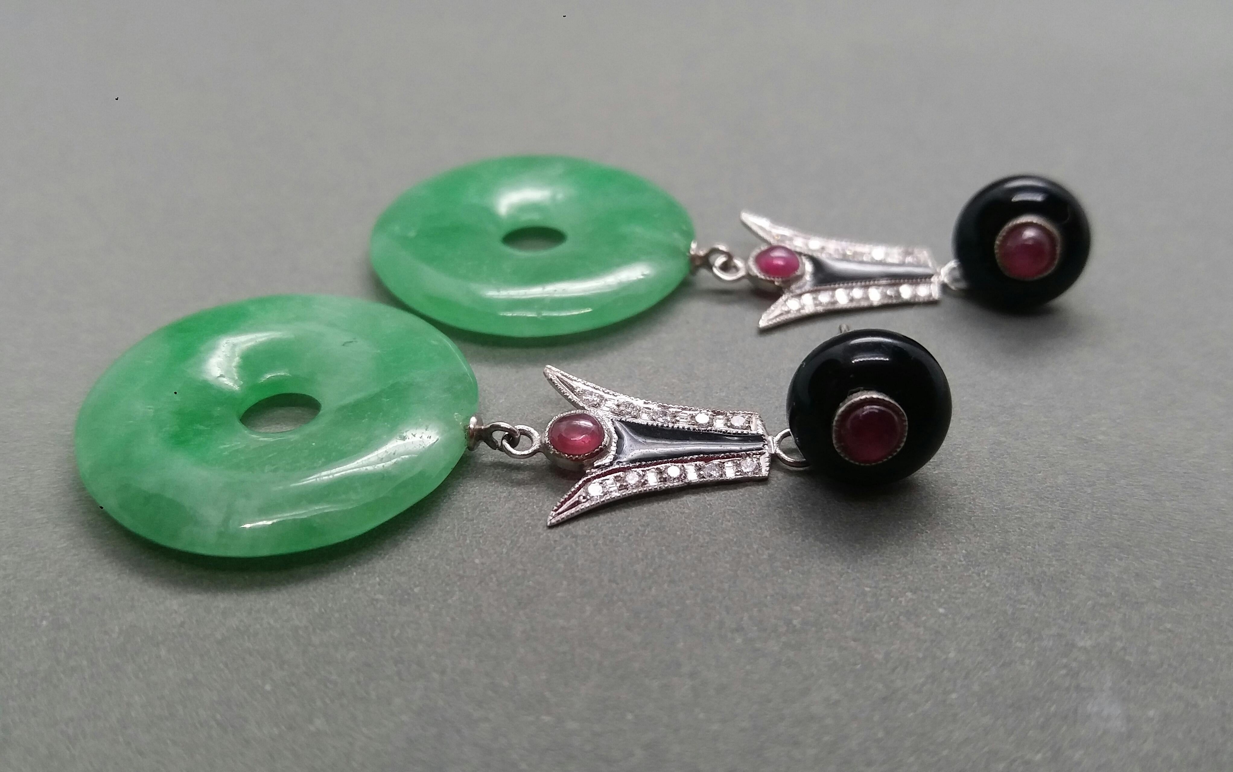 Orecchini in stile Art Deco con ciambelle di giada, oro e diamanti, rubino e onice nero. in vendita 2