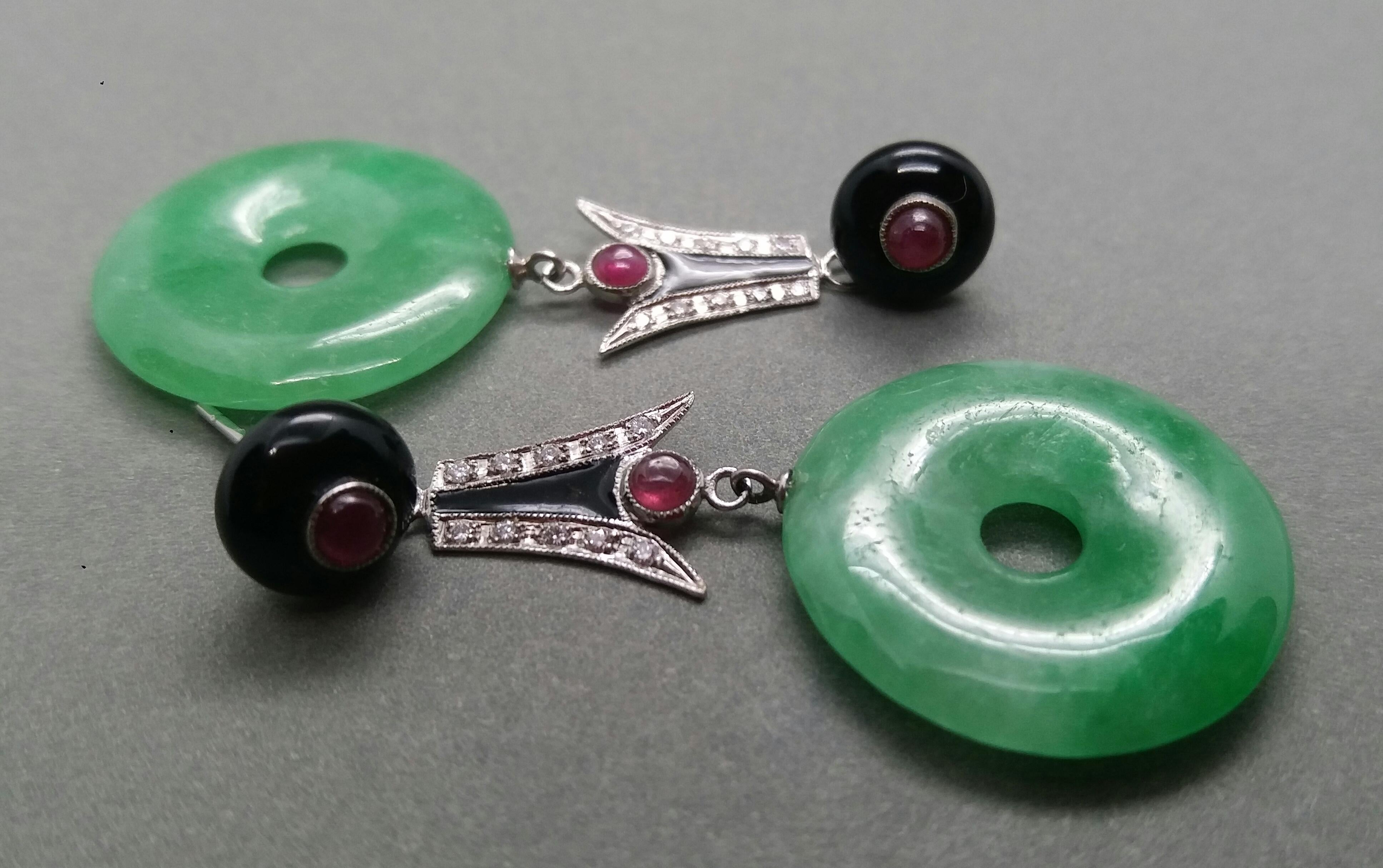 Orecchini in stile Art Deco con ciambelle di giada, oro e diamanti, rubino e onice nero. in vendita 3