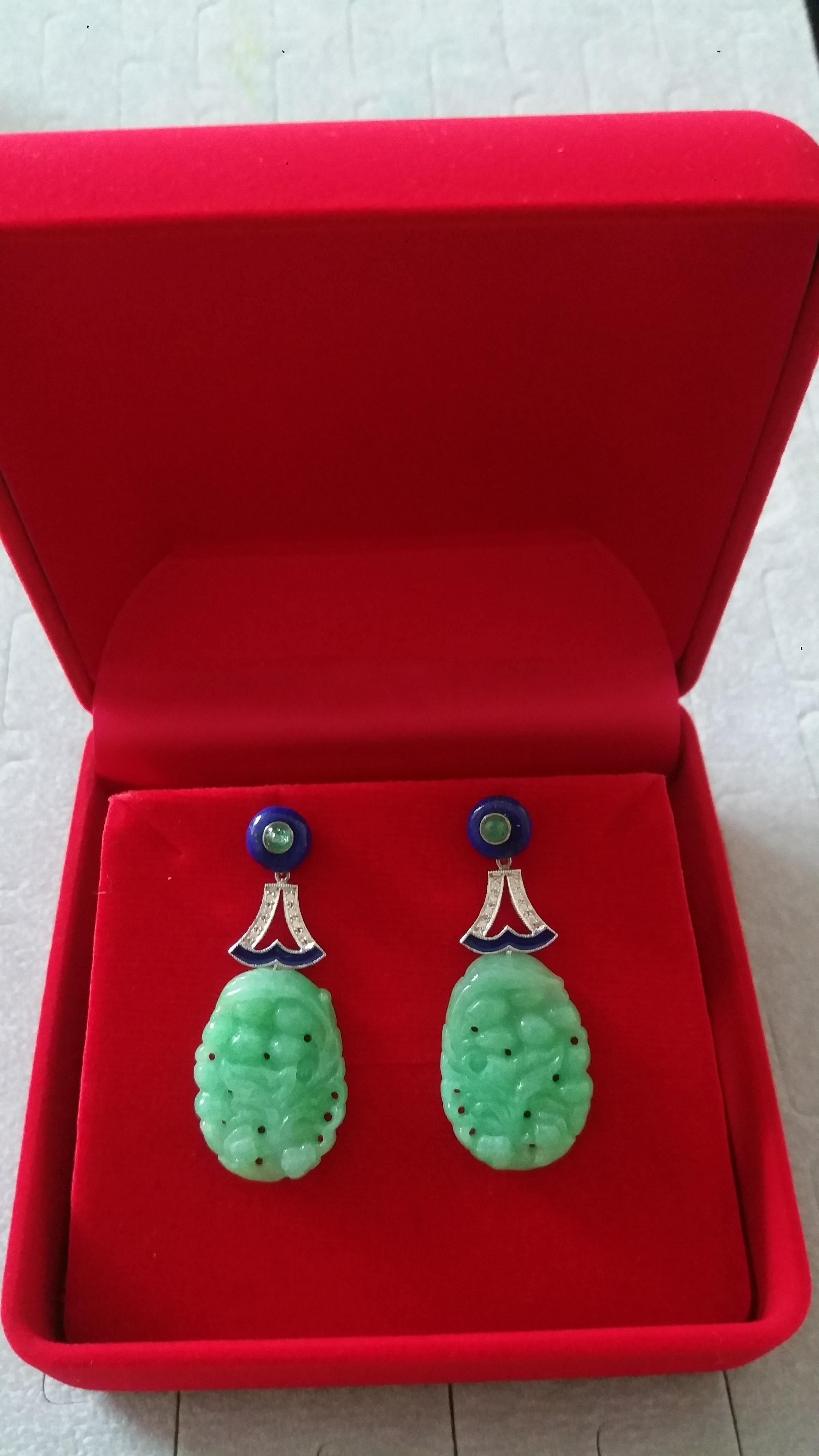 Orecchini a penzoloni in stile Art Deco in giada, lapislazzuli, smeraldi, oro, diamanti e smalto in vendita 1