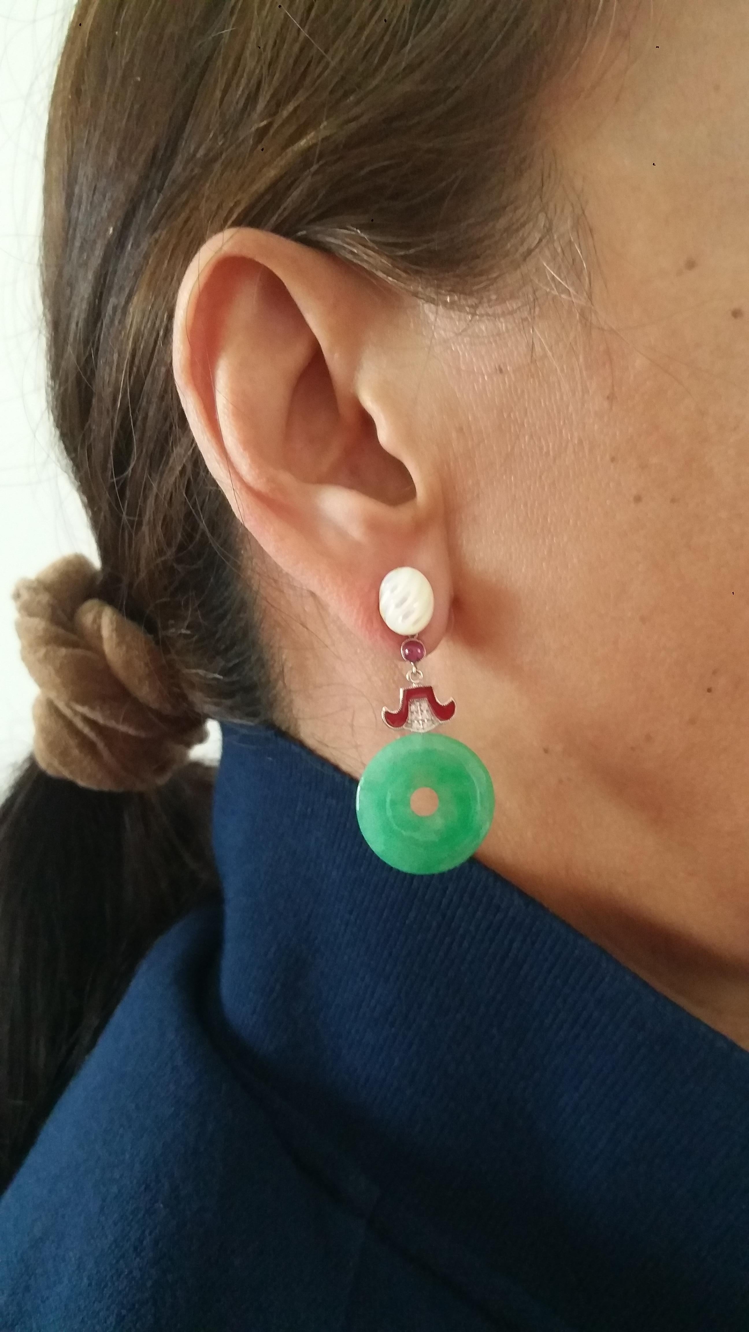 Boucles d'oreilles de style Art déco en jade, nacre, or, diamants, rubis et émail rouge en vente 6