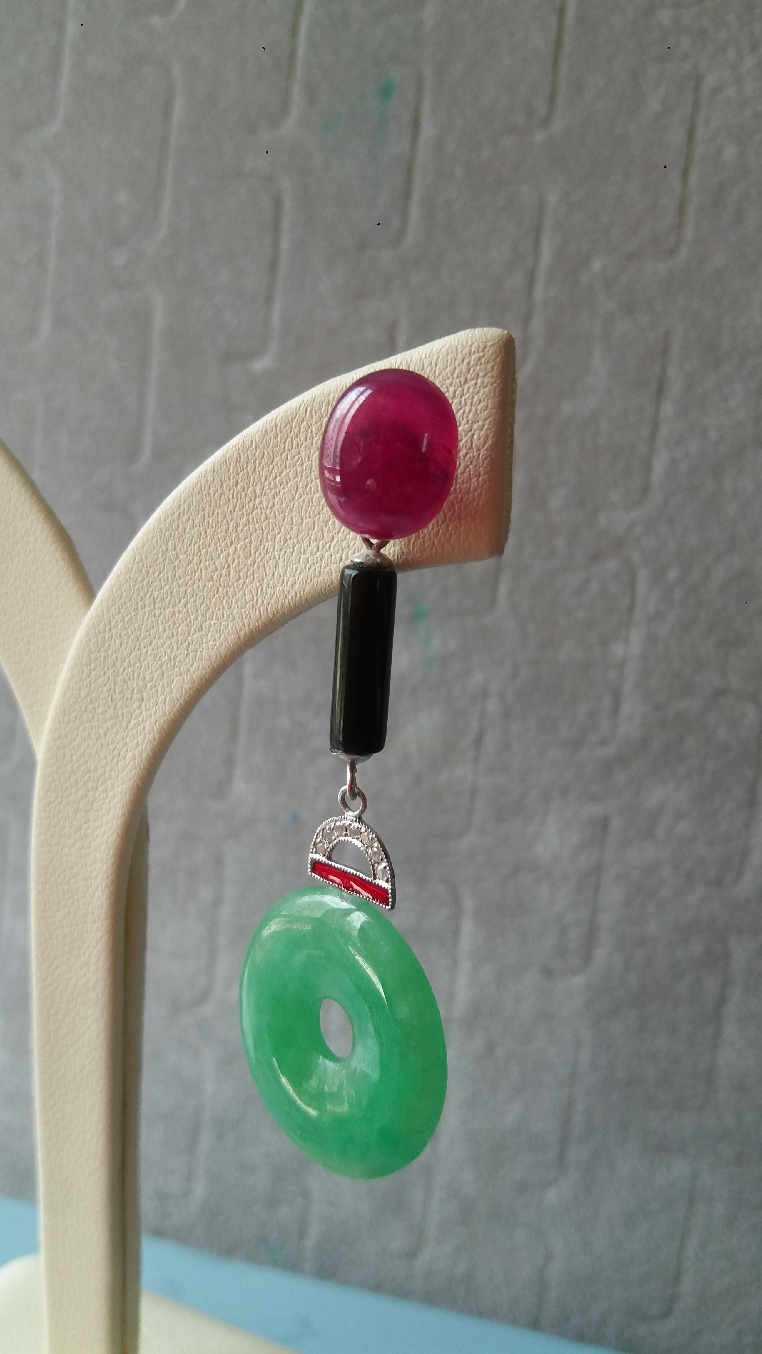 These earrings have in the upper part 2 large ruby cabochons, the central part consisting of 2 cylinders of black onyx and 2 elements in gold diamond and red enamel, while in the lower part we have 2 jade discs
In 1978 our workshop started in Italy
