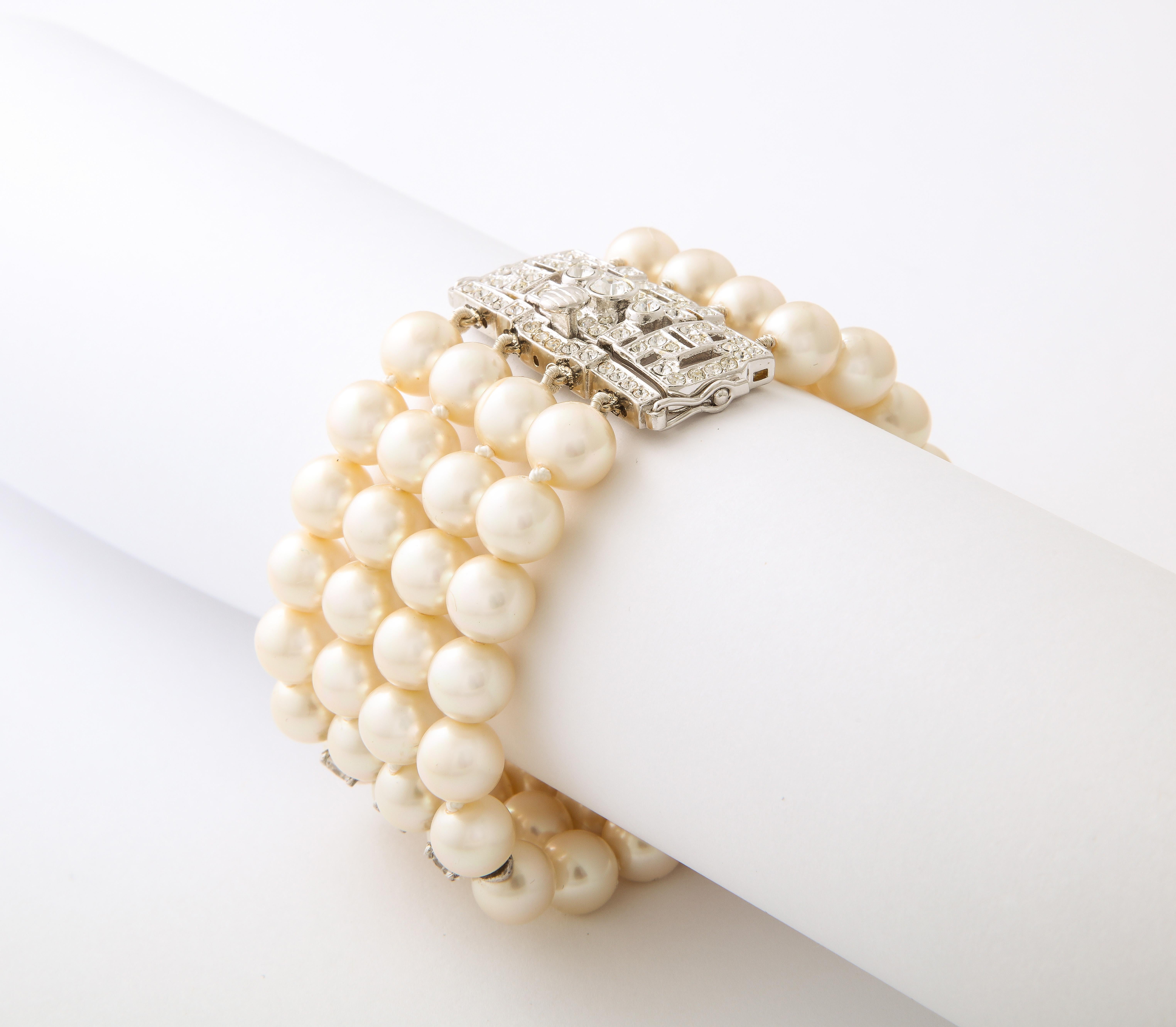 Cartier Stil  Art Deco Finest Perlen-Diamant-Sterling-Armband
7,5 Zoll lang und 1,75 Zoll breit. Handseide geknüpft