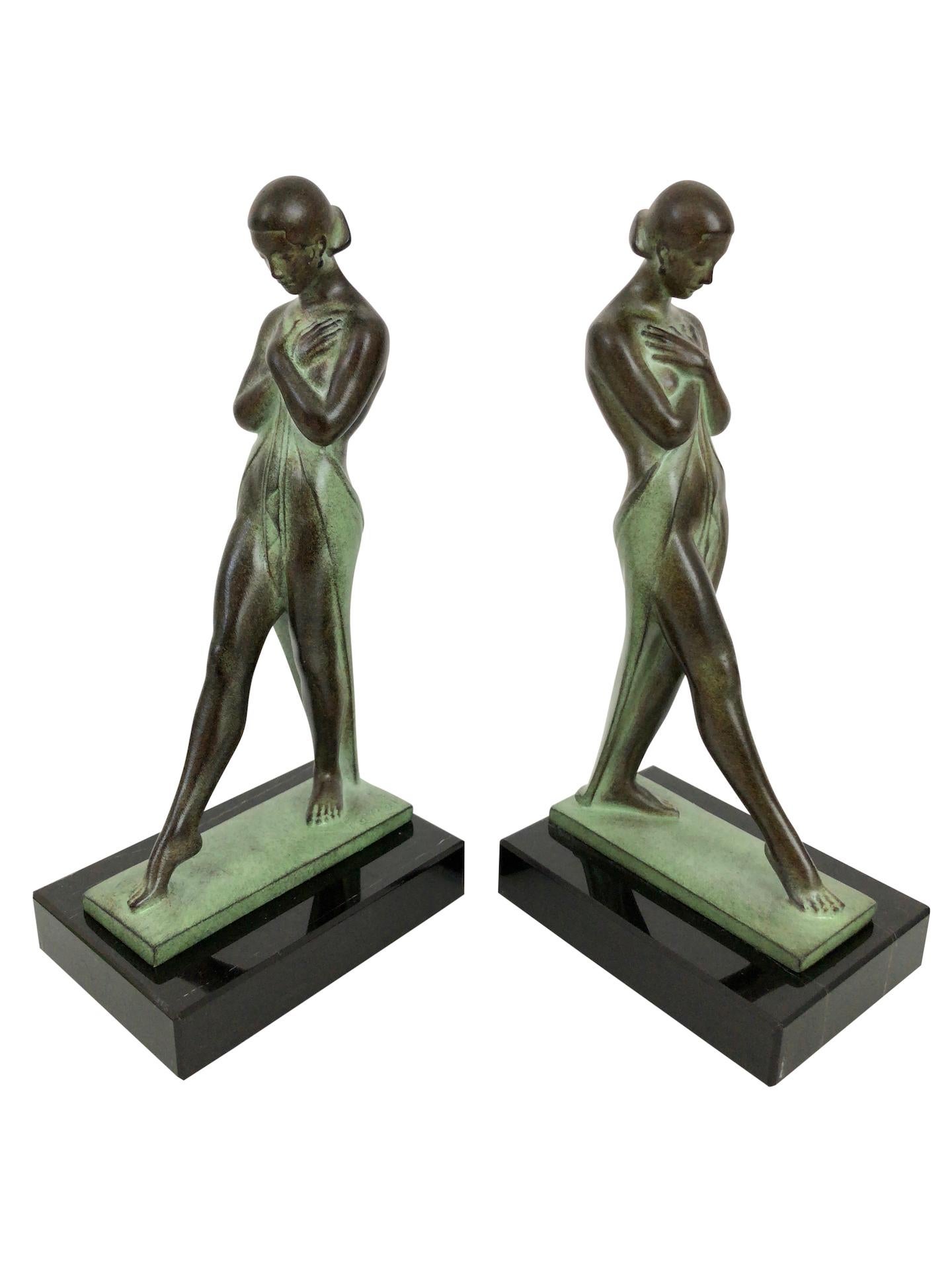 “Meditation”
Designed in France during the roaring 1920s by “Fayral”, which is one of the pseudonyms from “Pierre Le Faguays” (1892-1962), signed
Original “Max Le Verrier”
Art Deco style, France 

Bookends made in “Régule” (spelter)
Socle in