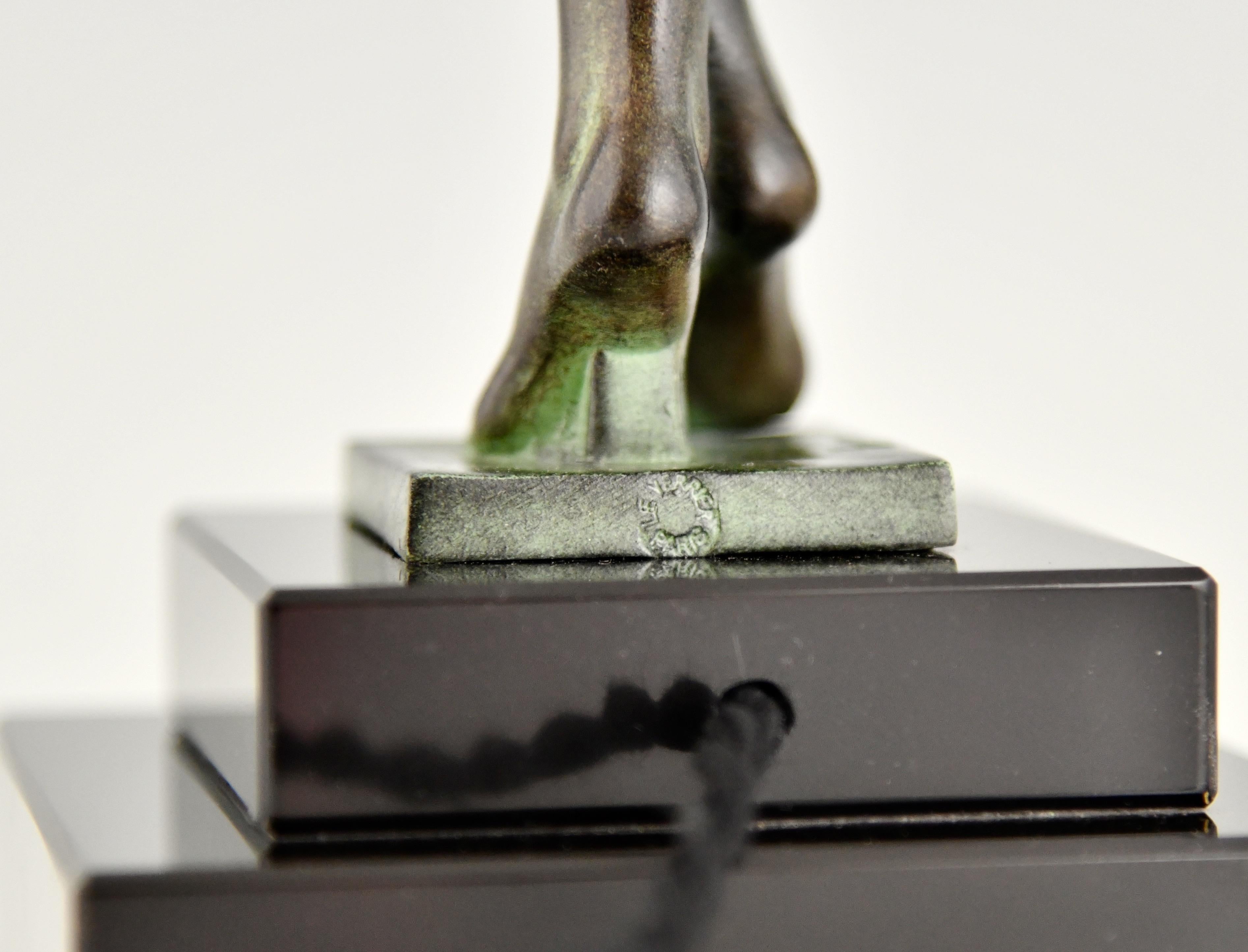 Sculpture de lampe nue avec vase Le Faguays Max Le Verrier Odalisque en vente 3