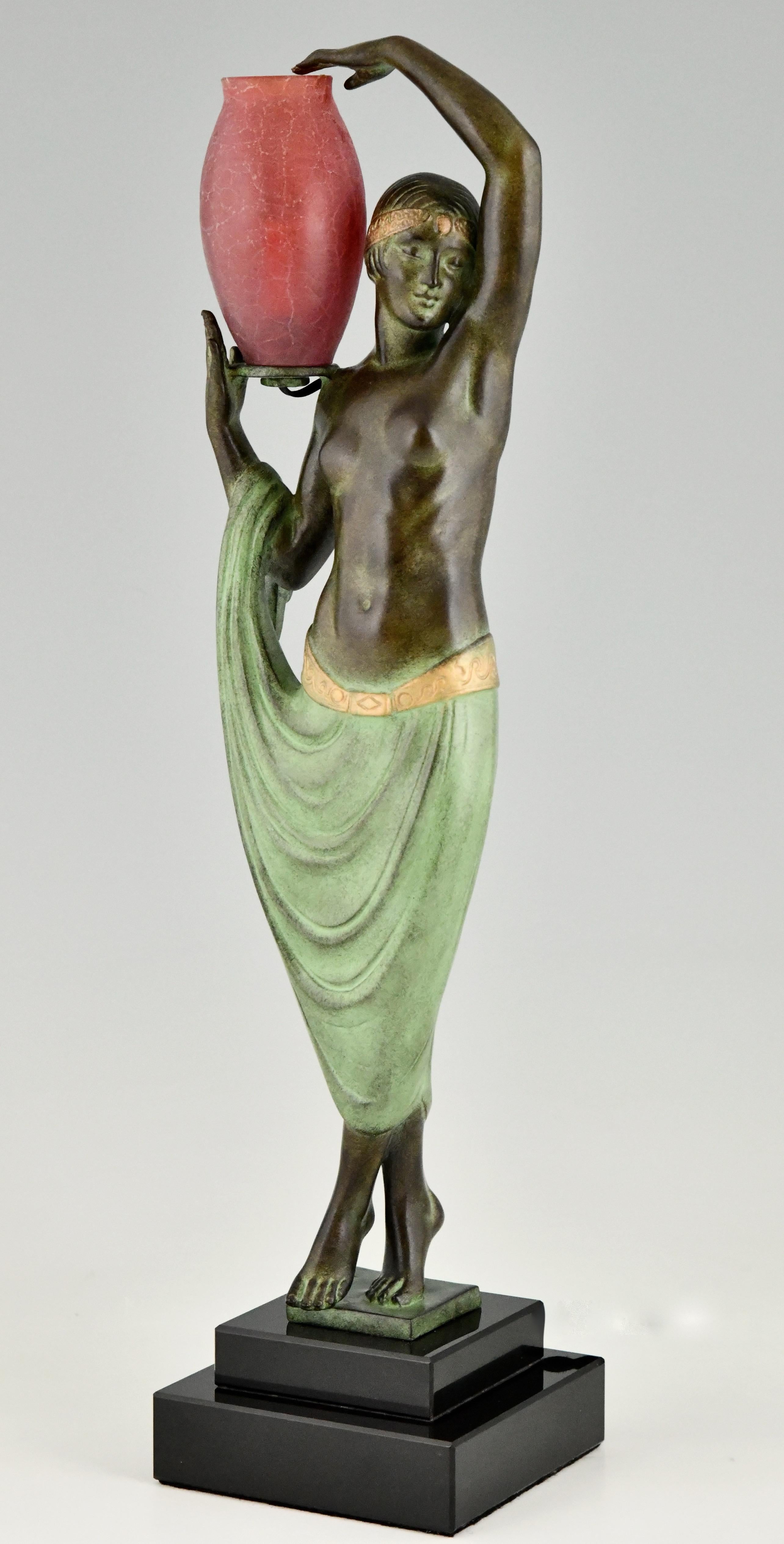 Lampenskulptur im Art déco-Stil, Aktskulptur im Art déco-Stil mit Vase Le Faguays Max Le Verrier Odalisque (Französisch) im Angebot