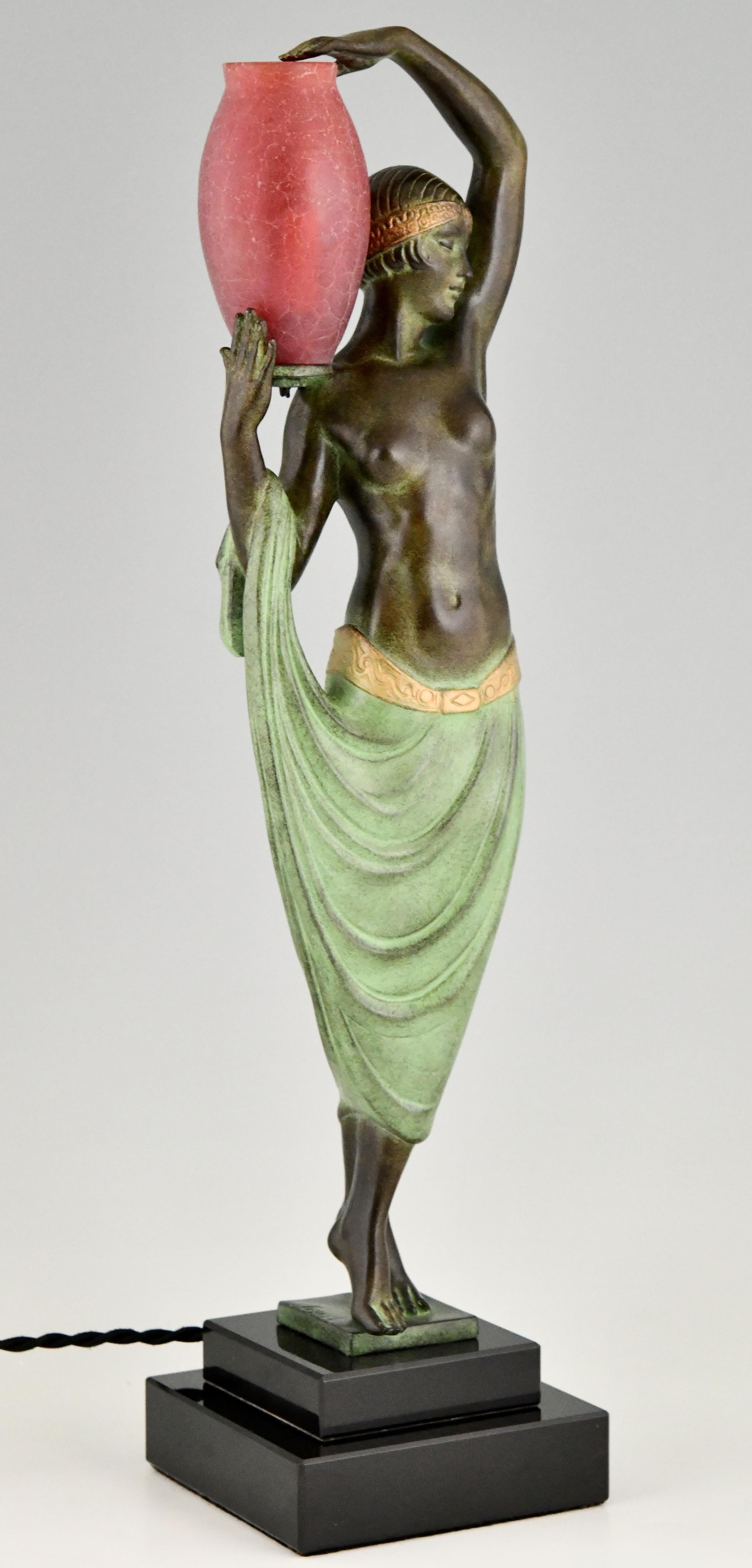 Français Sculpture de lampe nue avec vase Le Faguays Max Le Verrier Odalisque en vente
