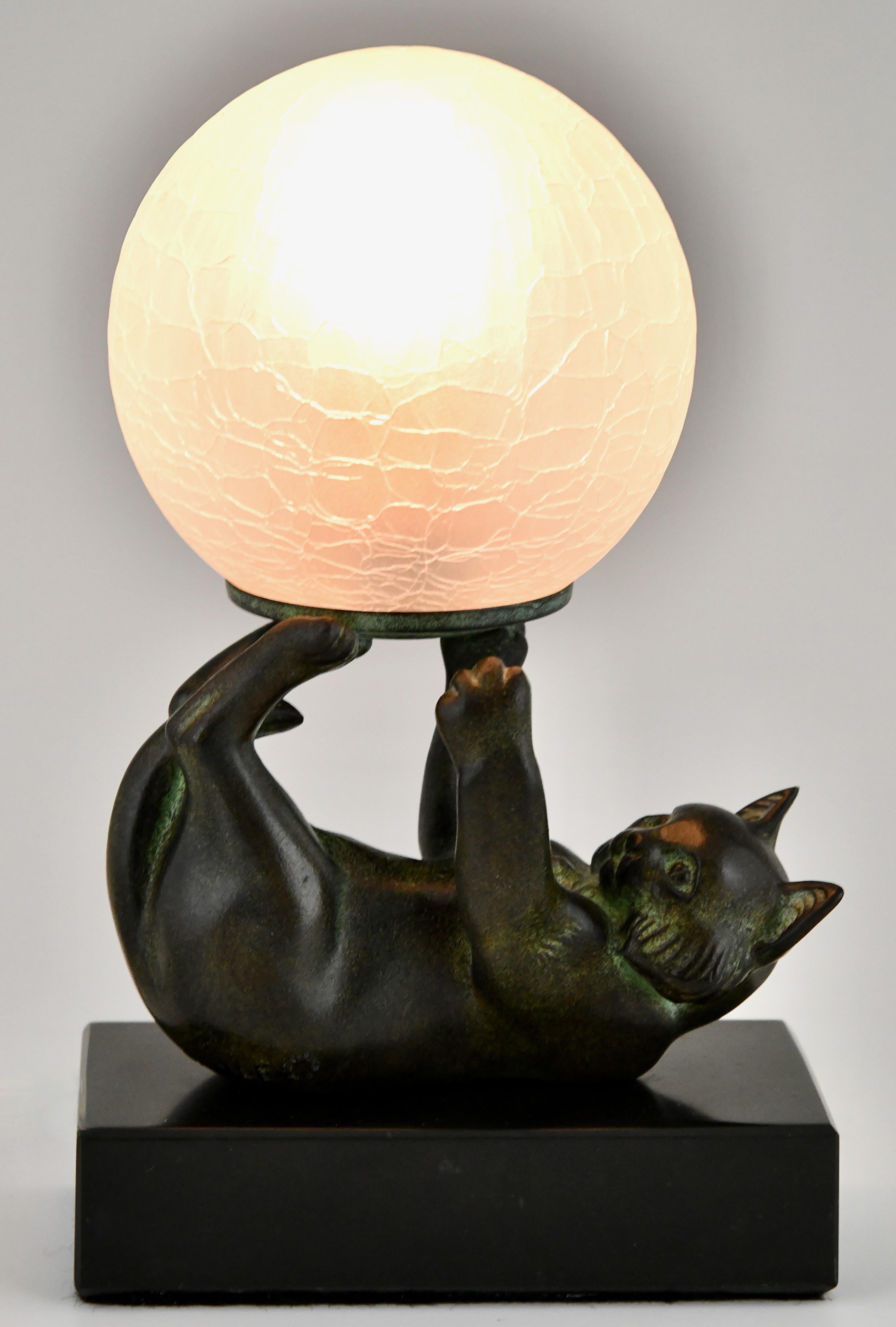 French Art Deco style lamp with cat CHAT JONGLEUR signed Janle for Max Le Verrier. For Sale