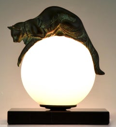 Lampada in stile Art Deco con gatto EQUILIBRE firmata Gaillard per Max Le Verrier.