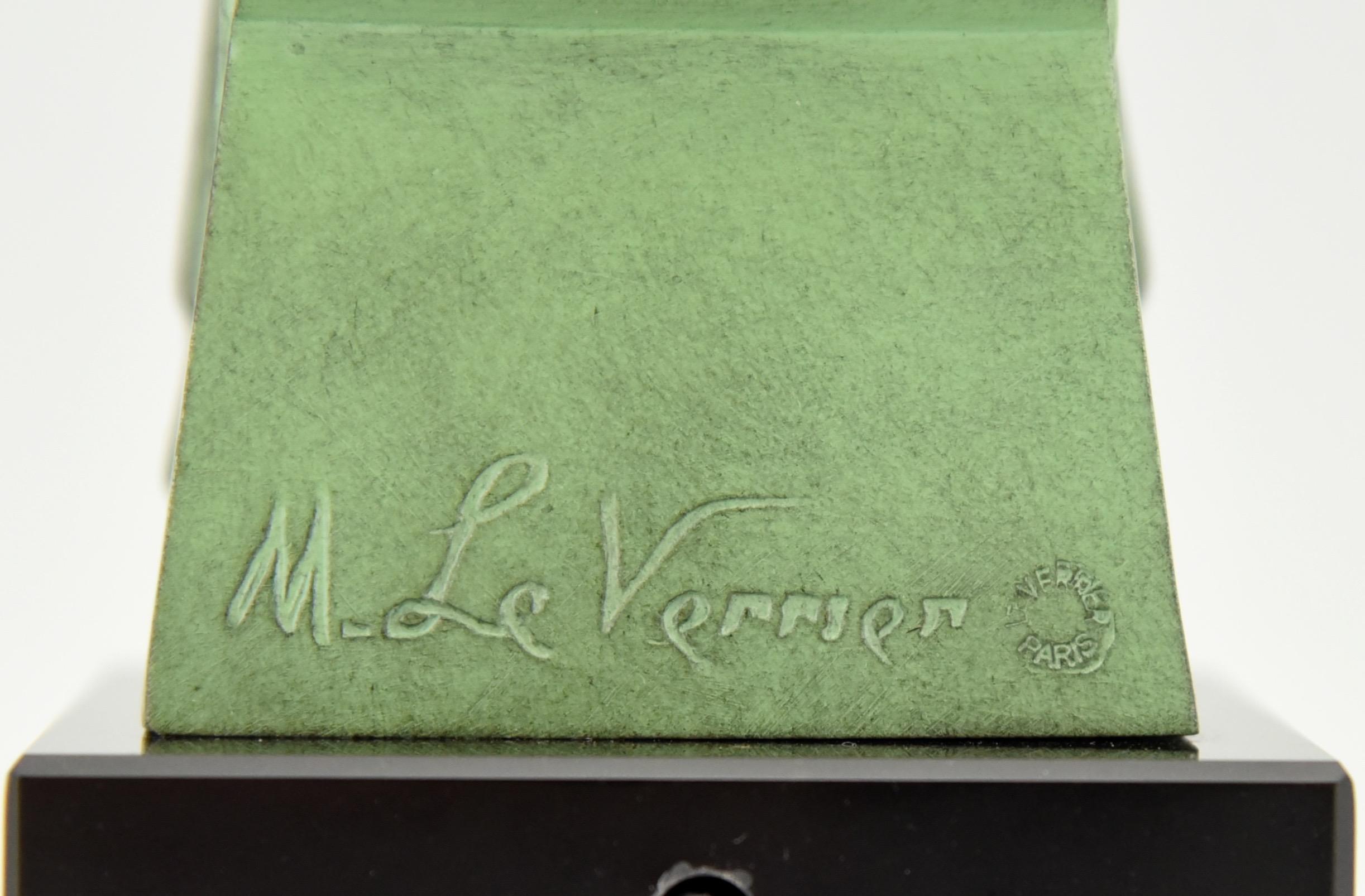 Lámpara de estilo Art Déco con desnudo sentado DELASSEMENT de Max Le Verrier. en venta 4