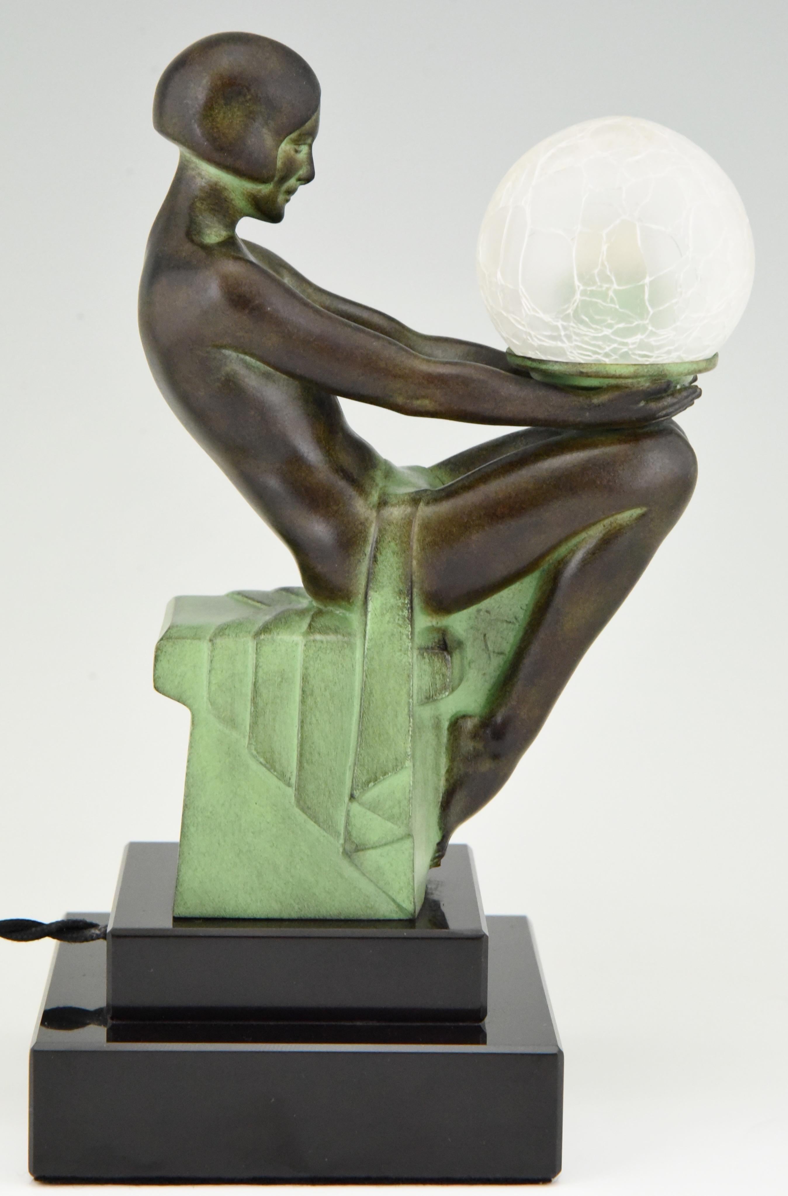 Lámpara de estilo Art Déco con desnudo sentado DELASSEMENT de Max Le Verrier. Siglo XXI y contemporáneo en venta