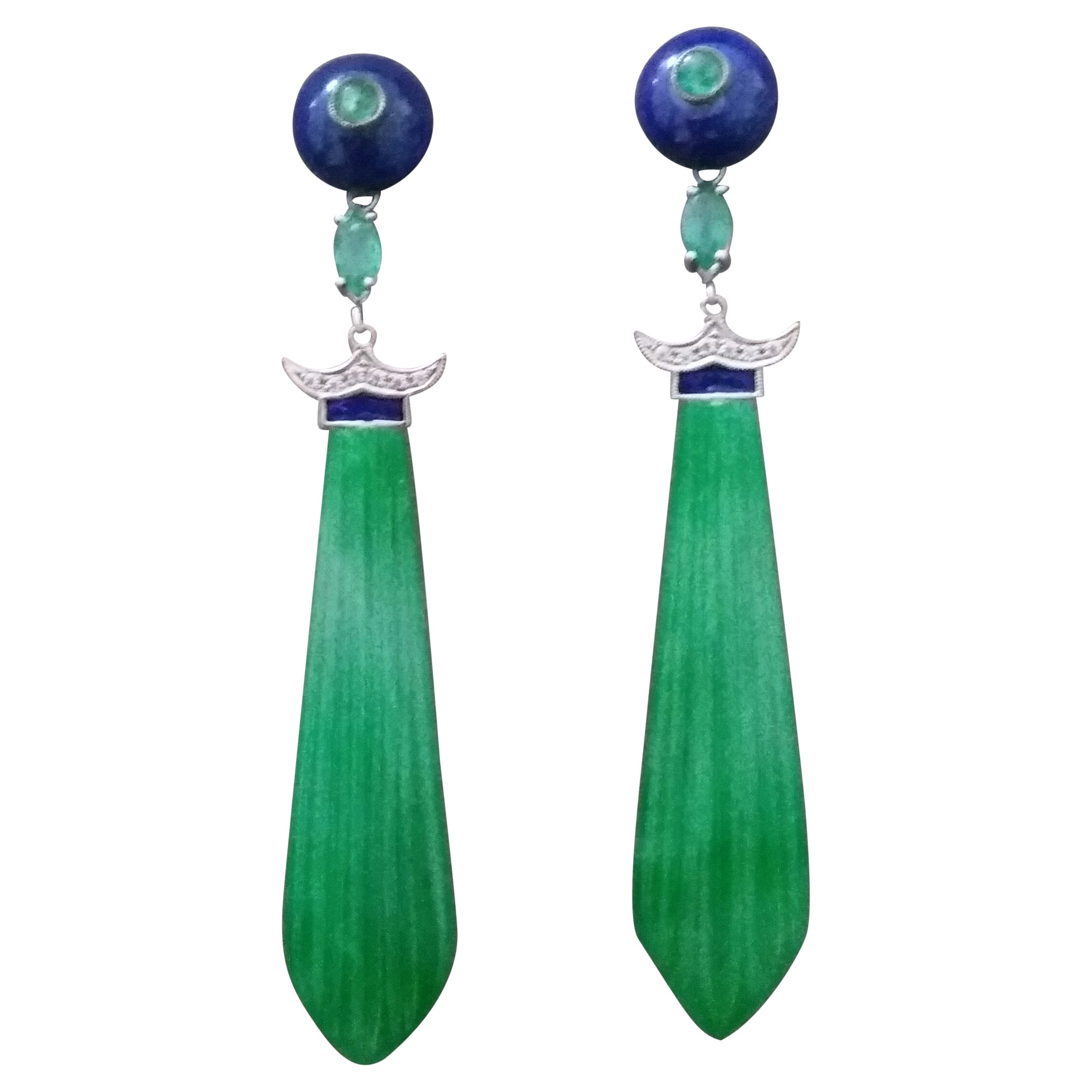 Boucles d'oreilles en goutte de style Art déco en or, lapis-lazuli, jade, diamants, émeraudes et émail bleu