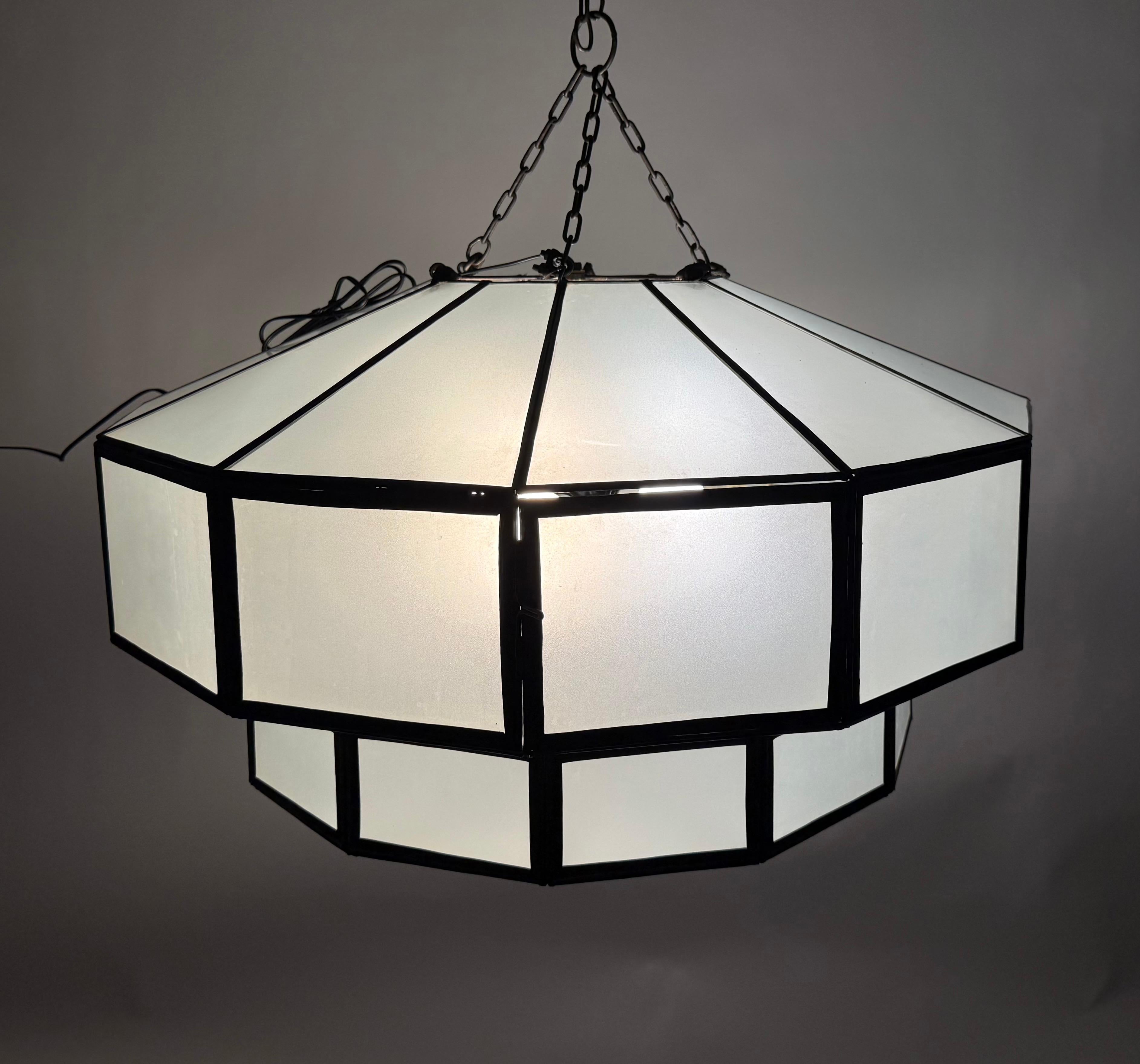 Lampadario circolare di grandi dimensioni in vetro bianco e bronzo in stile Art Deco in vendita 12