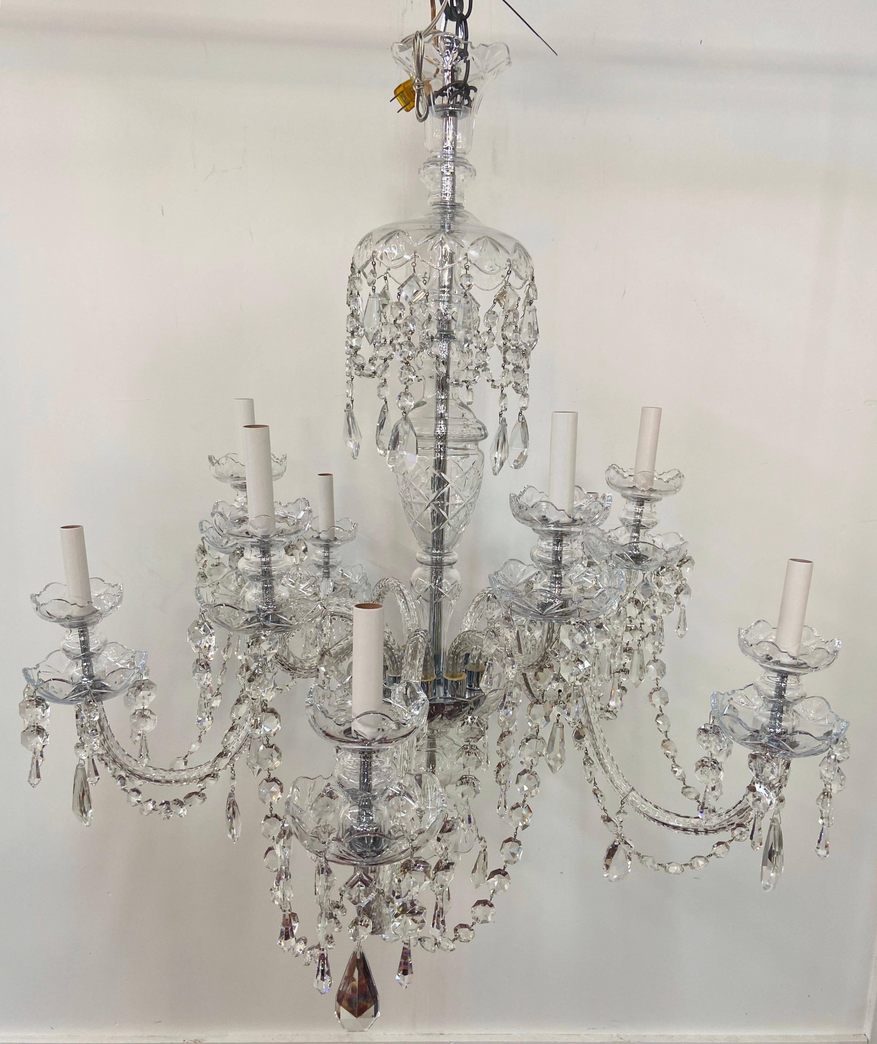 Großer Kristall-Kronleuchter im Art-Déco-Stil in der Art von Waterford im Zustand „Gut“ im Angebot in Plainview, NY