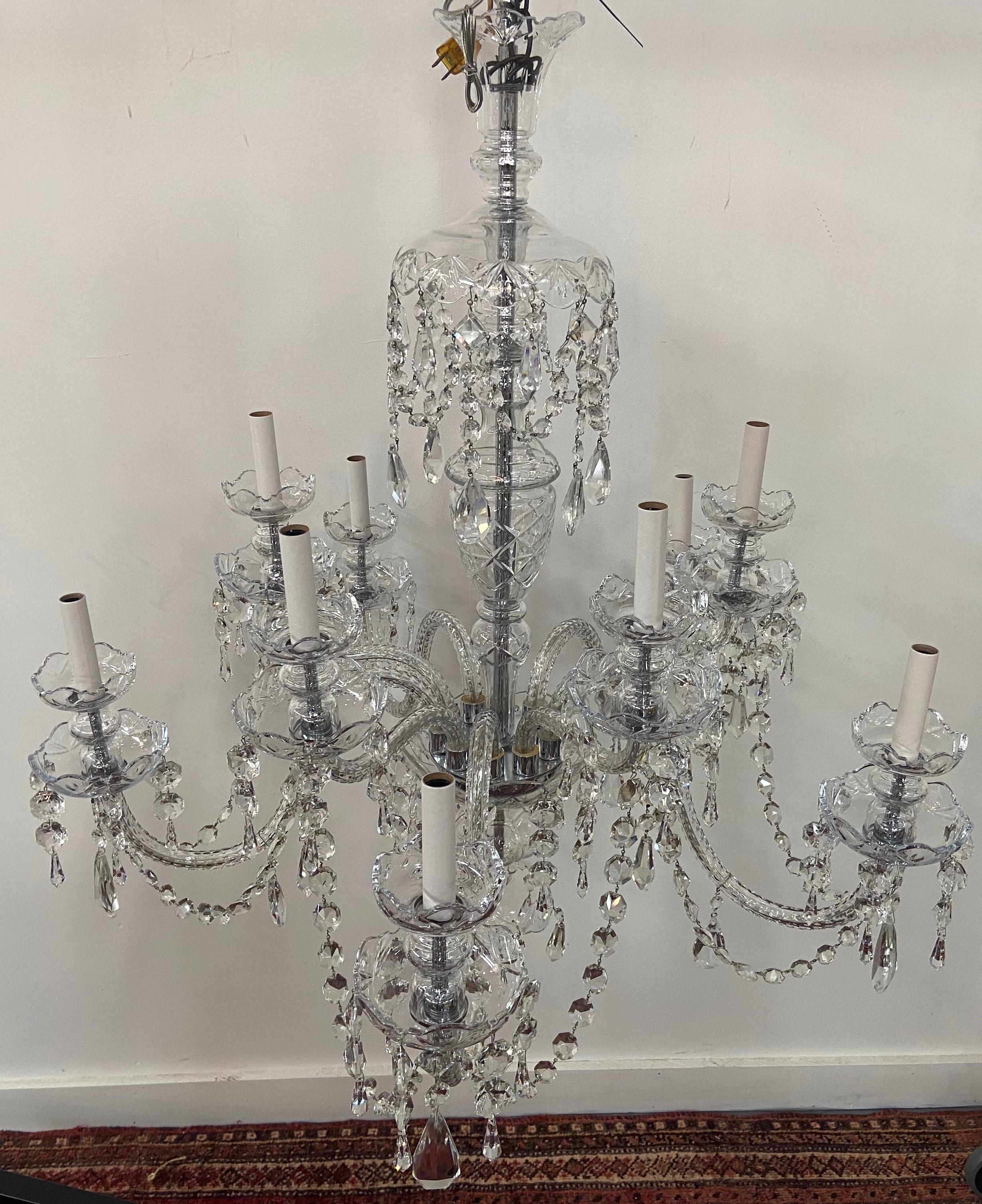 Großer Kristall-Kronleuchter im Art-Déco-Stil in der Art von Waterford (20. Jahrhundert) im Angebot