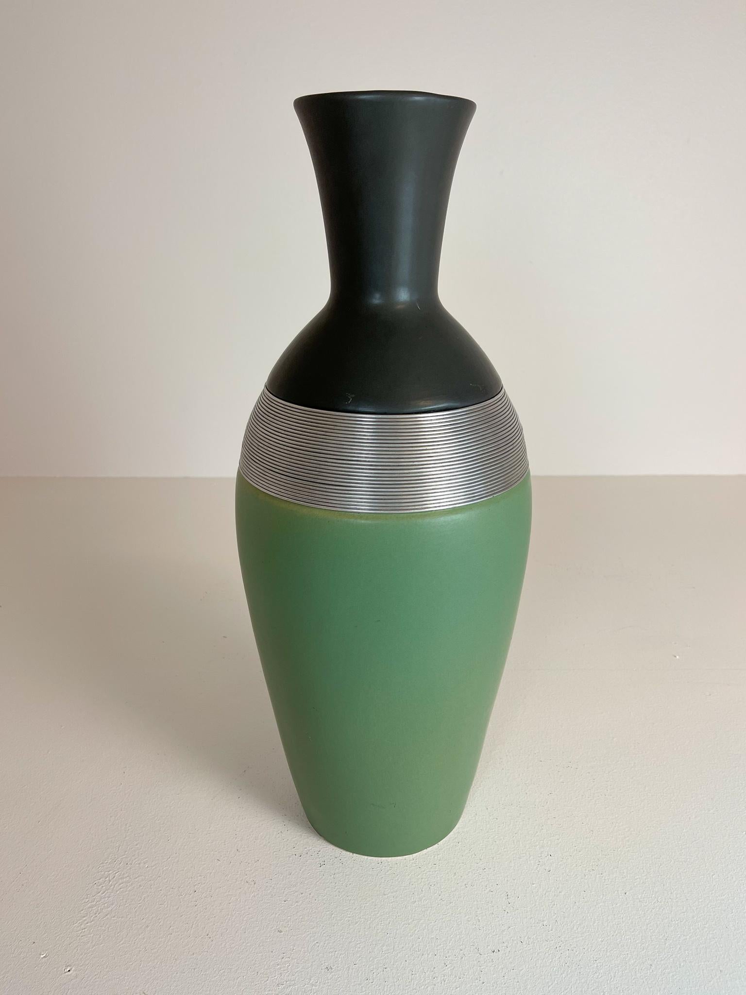 Svedese Vaso da terra grande in stile Art Déco, Svezia, anni '70 in vendita