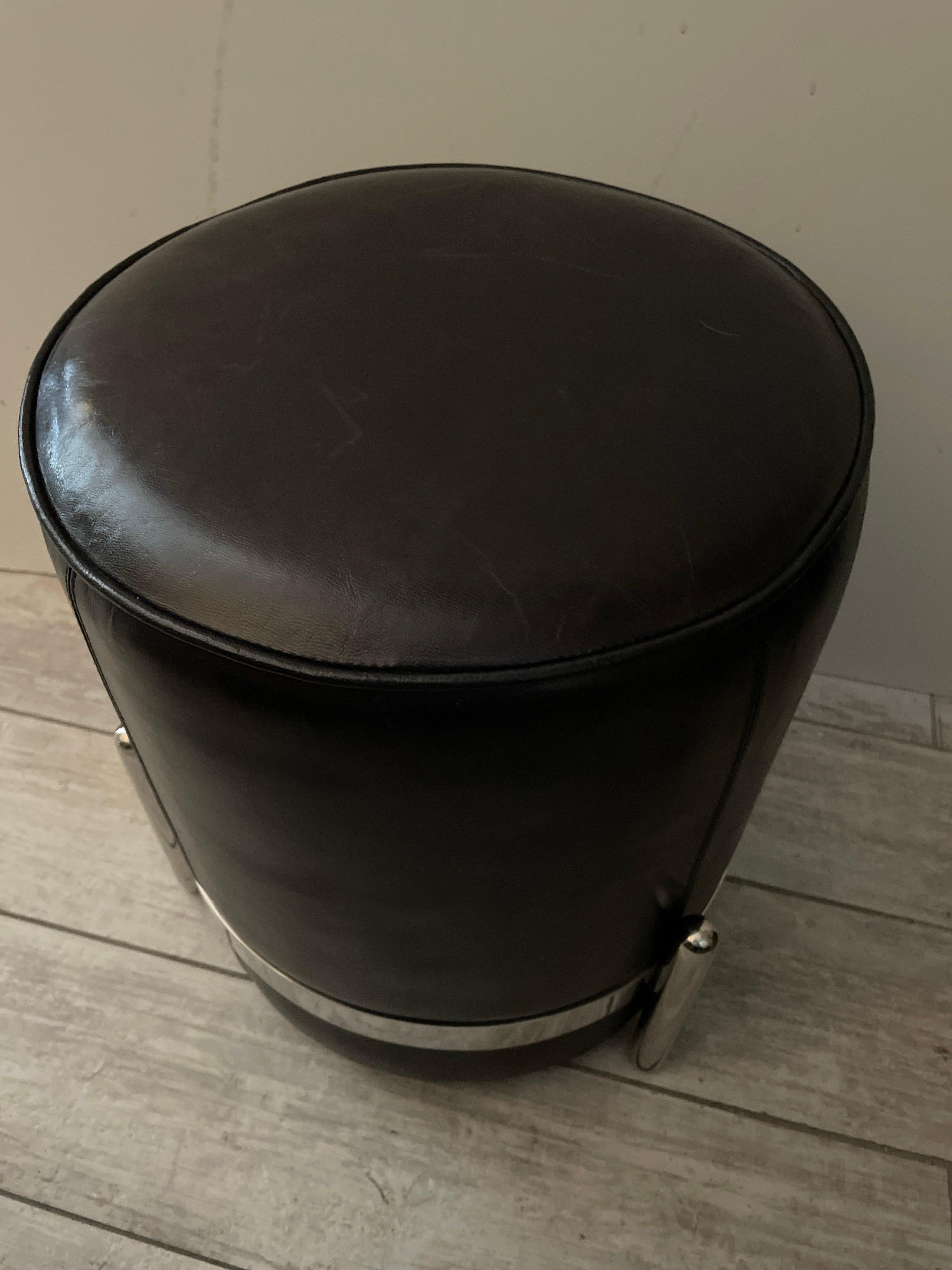 Taburete de Cuero y Cromo Estilo Art Decó en venta 4