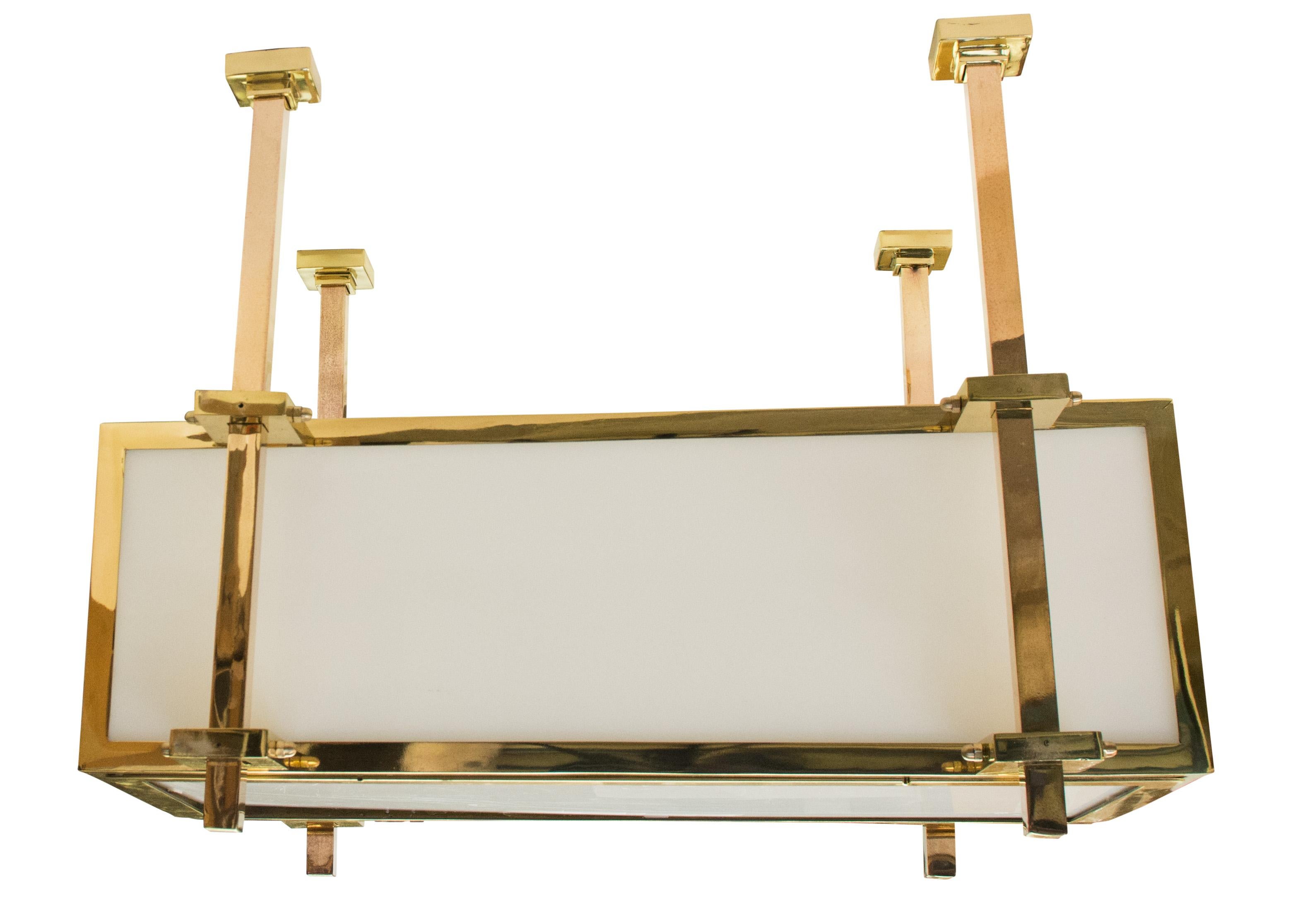 Conçues pour la plus longue HLM jamais construite, ces lampes sont situées dans les passerelles entre les blocs. La hauteur totale est de 50 cm, y compris les tiges, le corps n'ayant que 25 cm de hauteur.

Tous les composants sont conformes aux