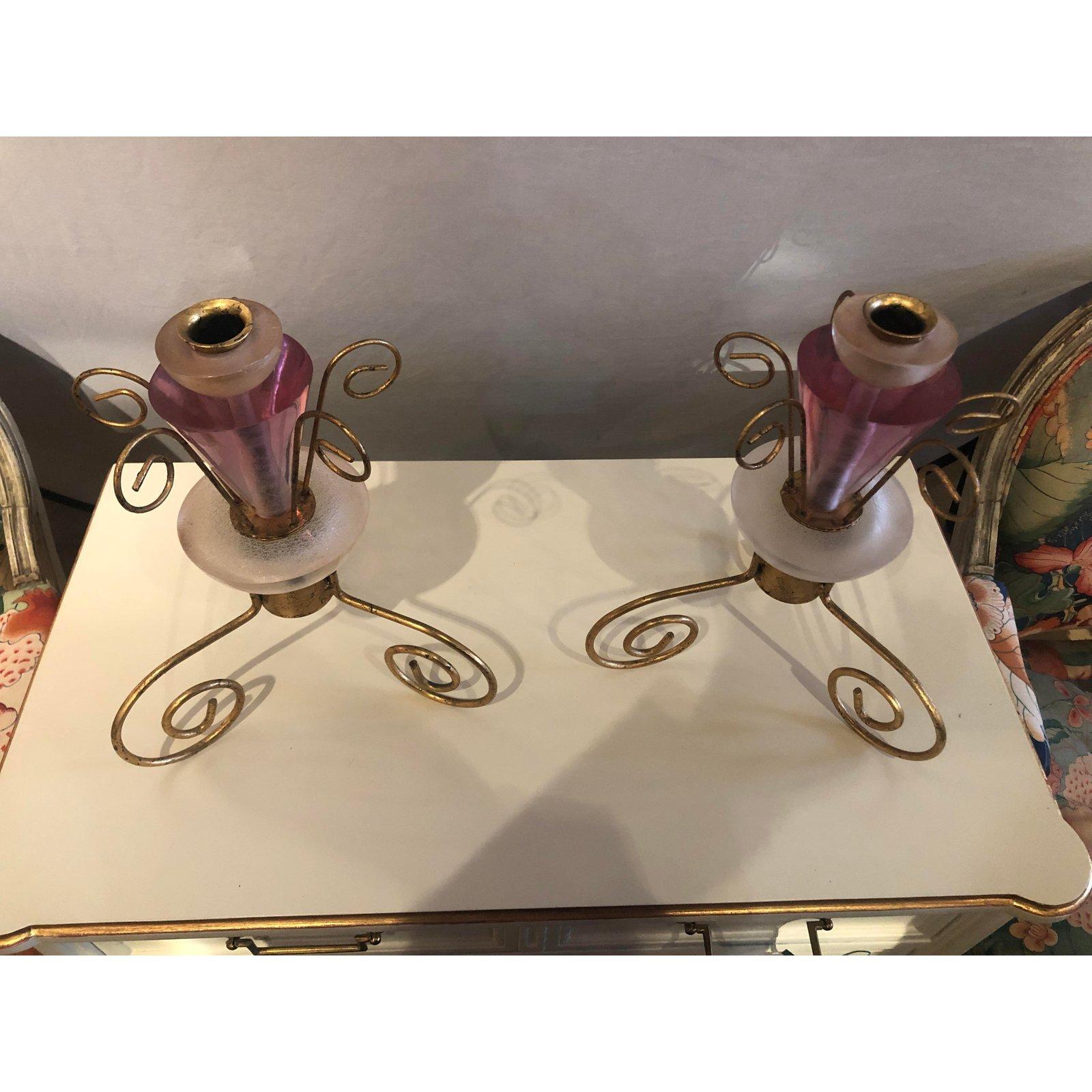 Candeliere in lucite e metallo dorato in stile Art Déco, una coppia In condizioni buone in vendita a Plainview, NY