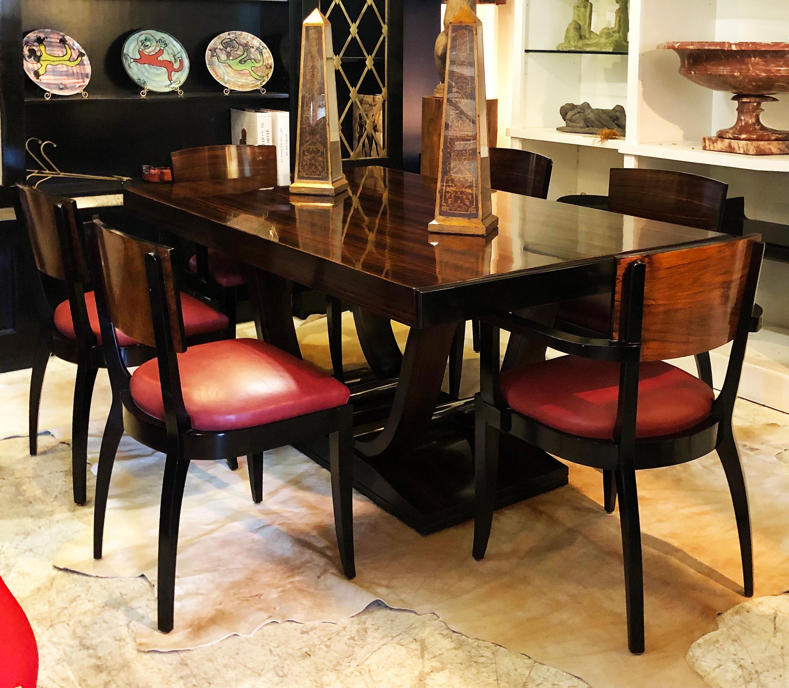 Art Deco Style Macassar ebony dining table and 6 chairs, black lacquered

Offered for sale is an Art Deco style macassar ebony and black lacquered dining table with two leaves and six chairs (two armchairs and four side chairs). Armchairs measure