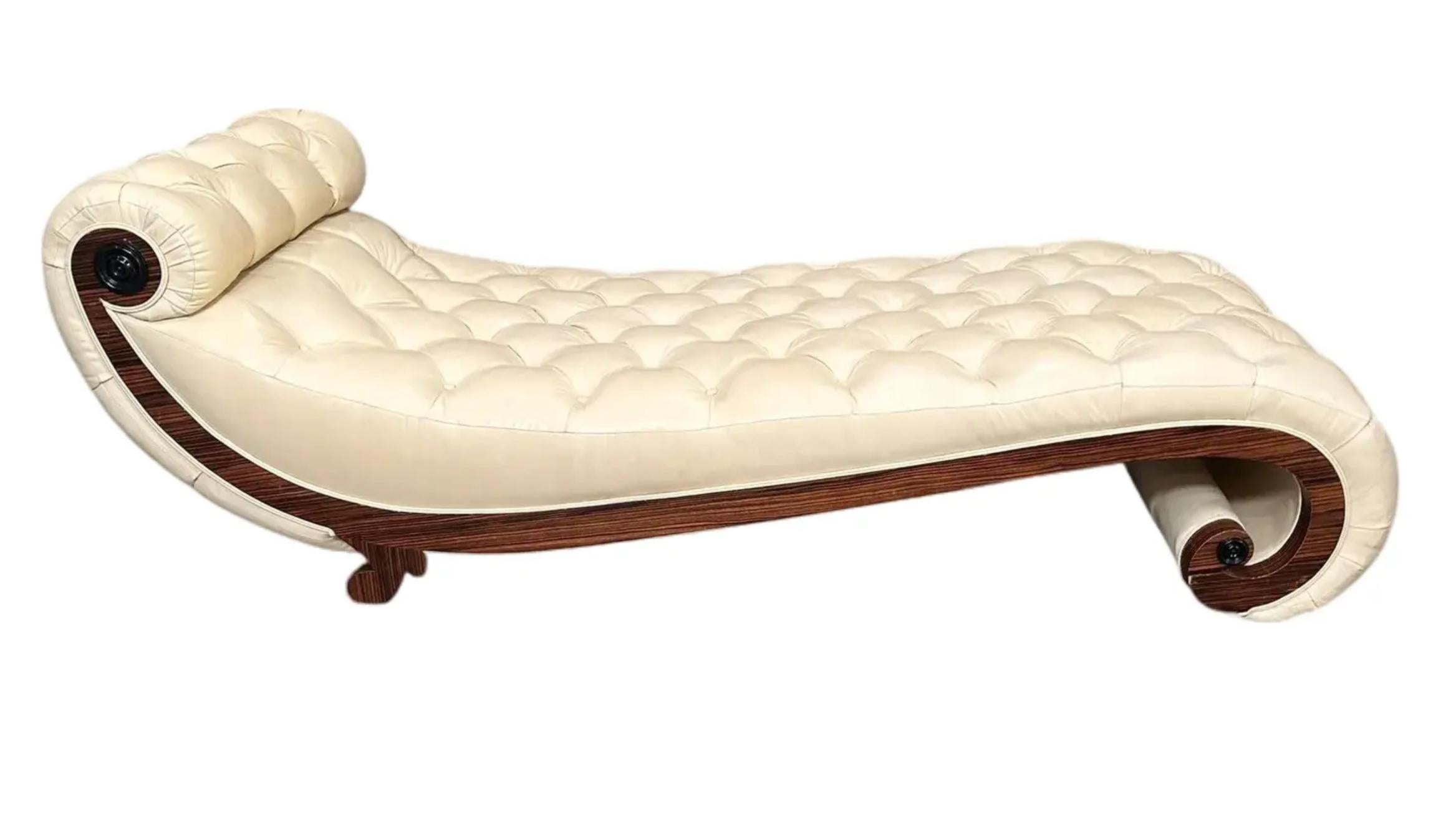 Art Déco Letto da giorno a chaise in stile Art Deco in ebano Macassar e seta trapuntata in vendita