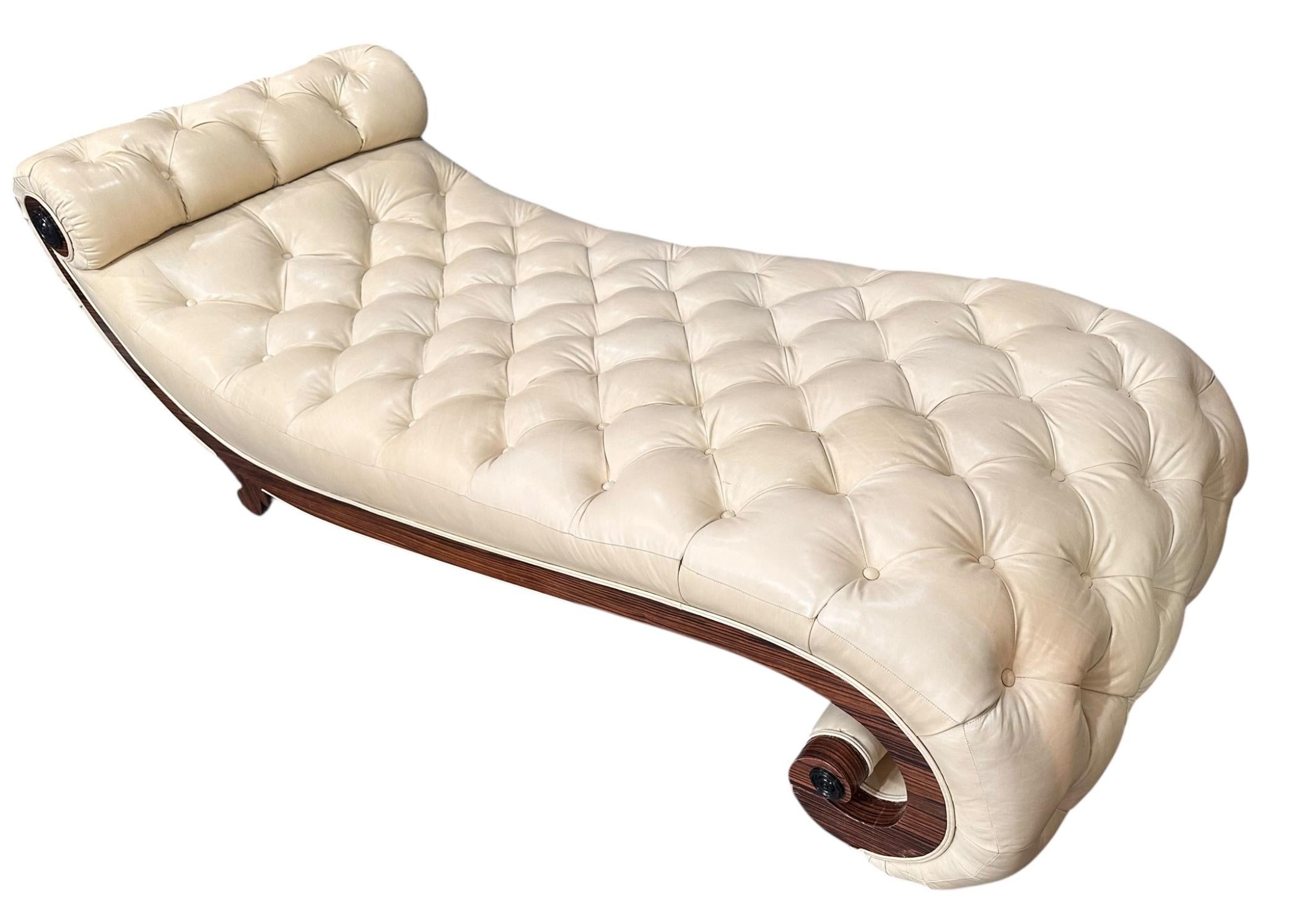 XXI secolo e contemporaneo Letto da giorno a chaise in stile Art Deco in ebano Macassar e seta trapuntata in vendita