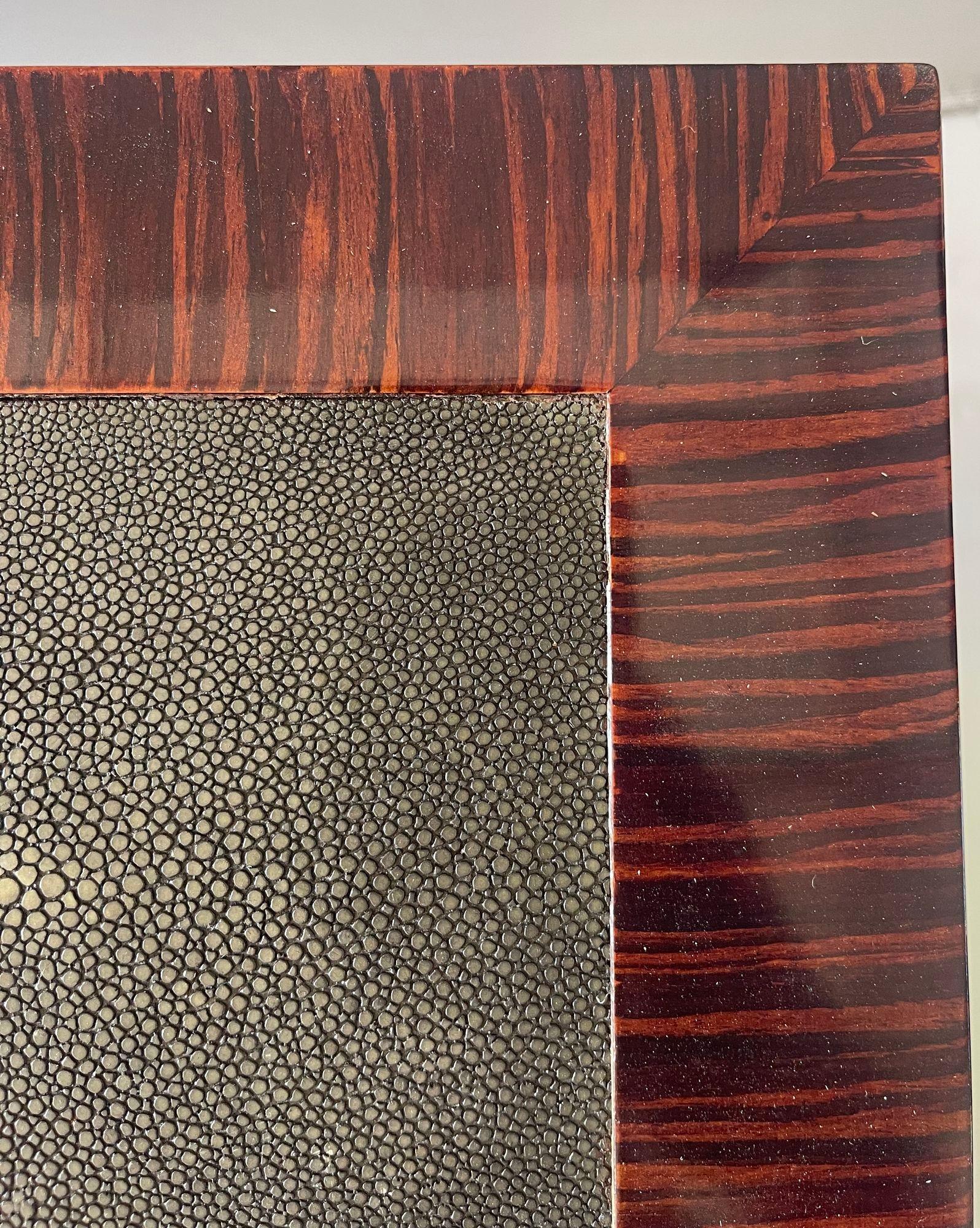 Art Deco Stil Makassar Holz & Shagreen Couchtisch w / Nickel. Italien, 1970er Jahre. (Italienisch) im Angebot