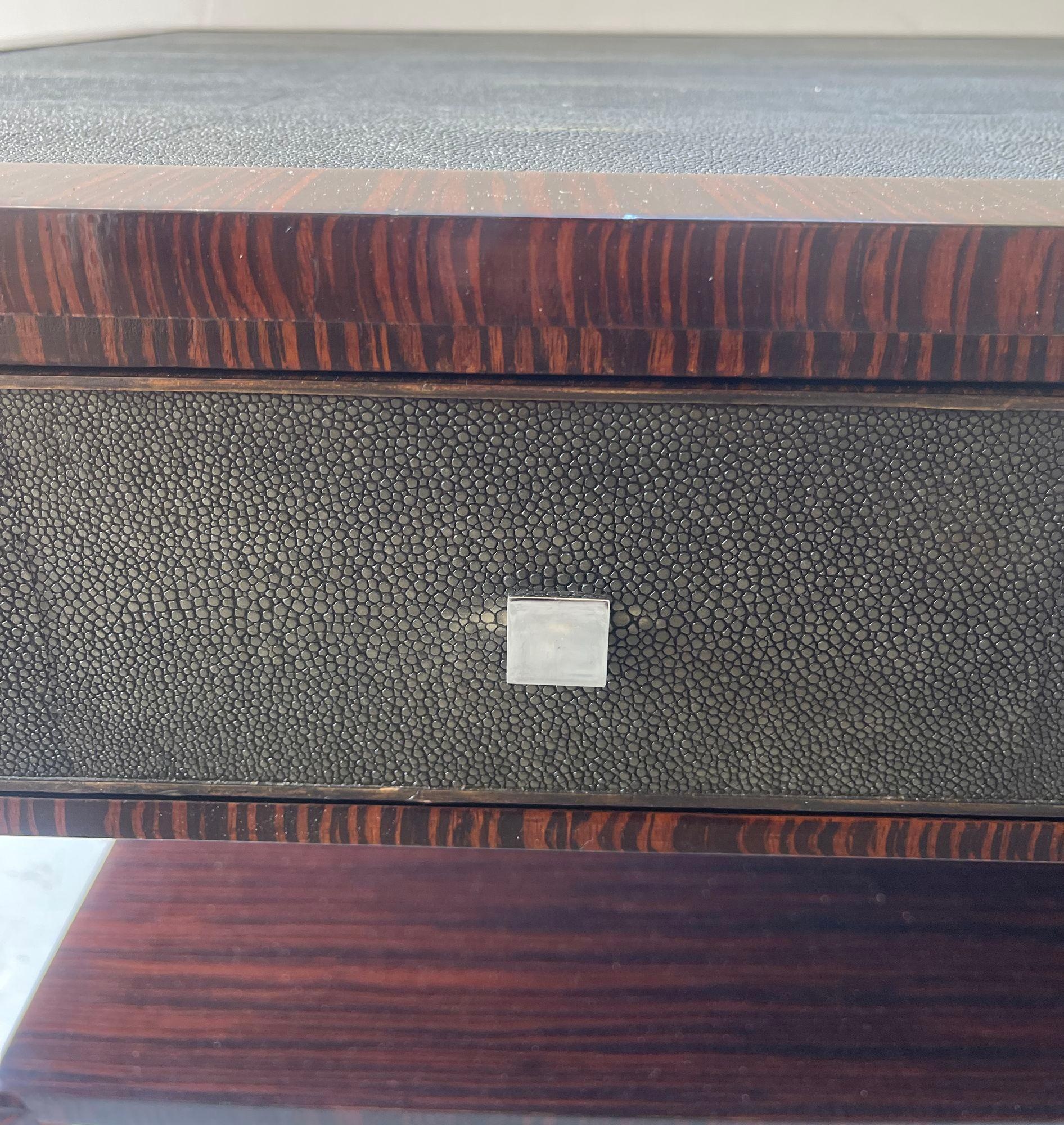 Art Deco Stil Makassar Holz & Shagreen Couchtisch w / Nickel. Italien, 1970er Jahre. im Angebot 1