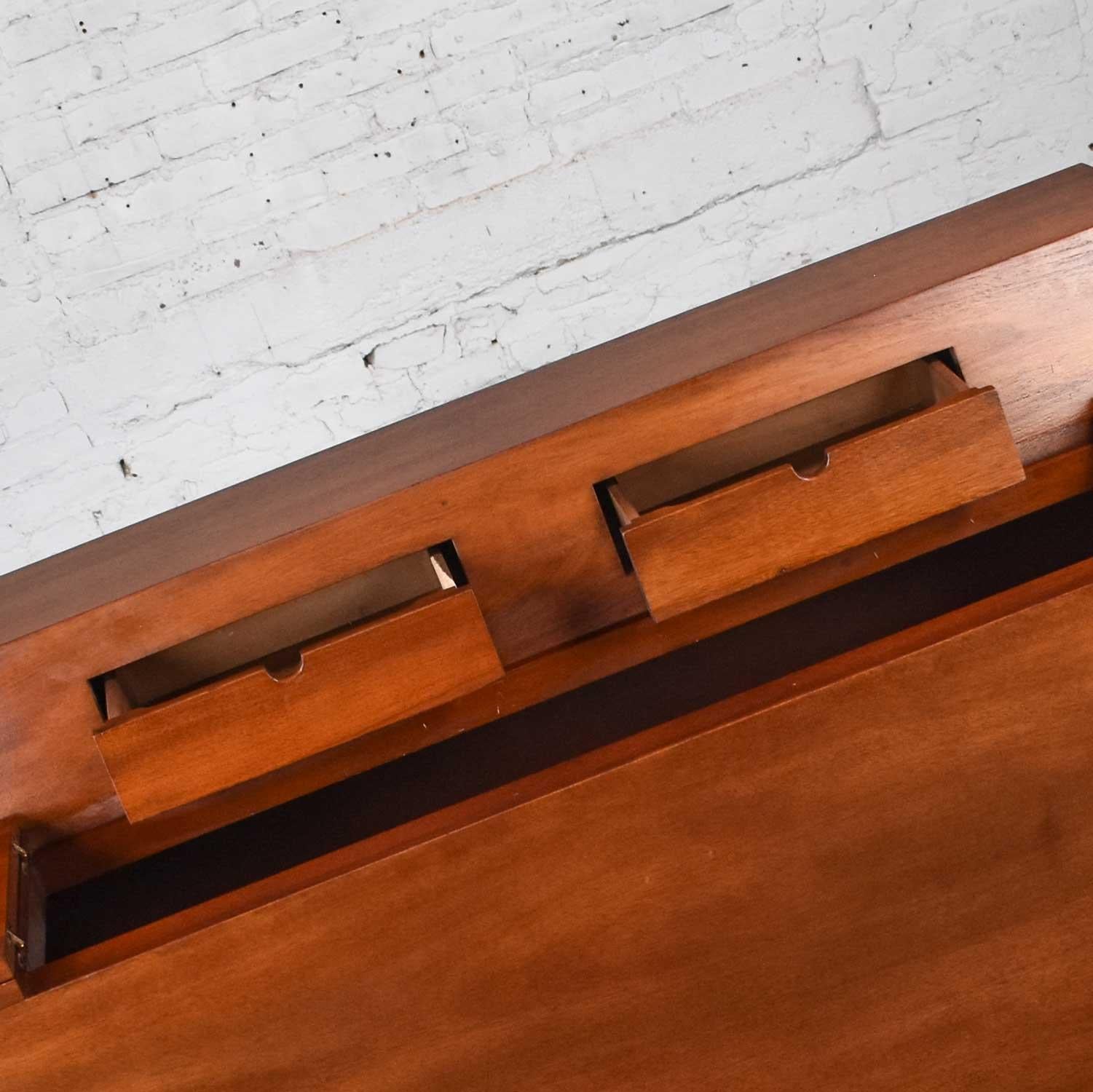 Art Deco Style Mahogany Entry Desk or Bar by IMA S.A. Bogota, Colombia For Sale 9