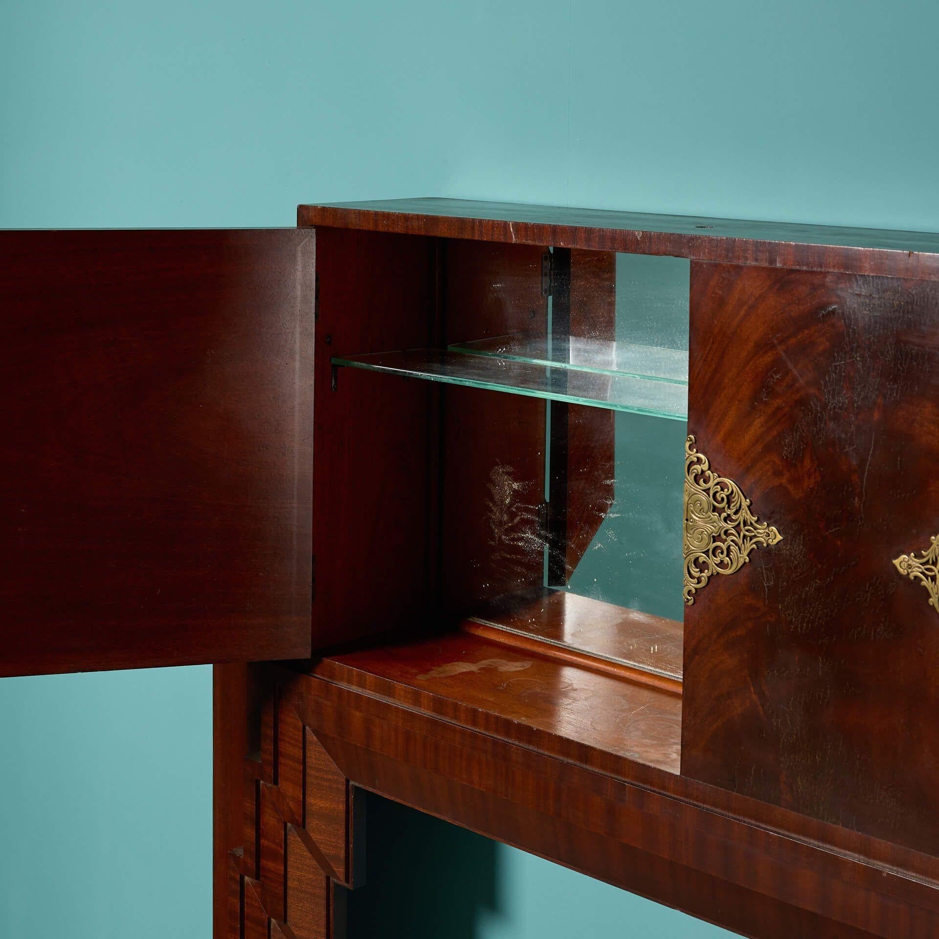 20ième siècle Cheminée en acajou de style Art déco en vente