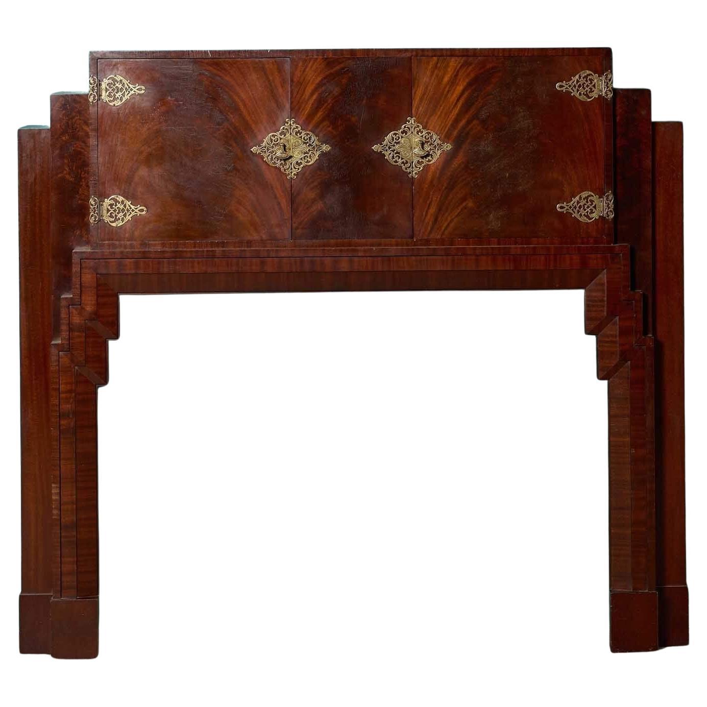 Cheminée en acajou de style Art déco en vente