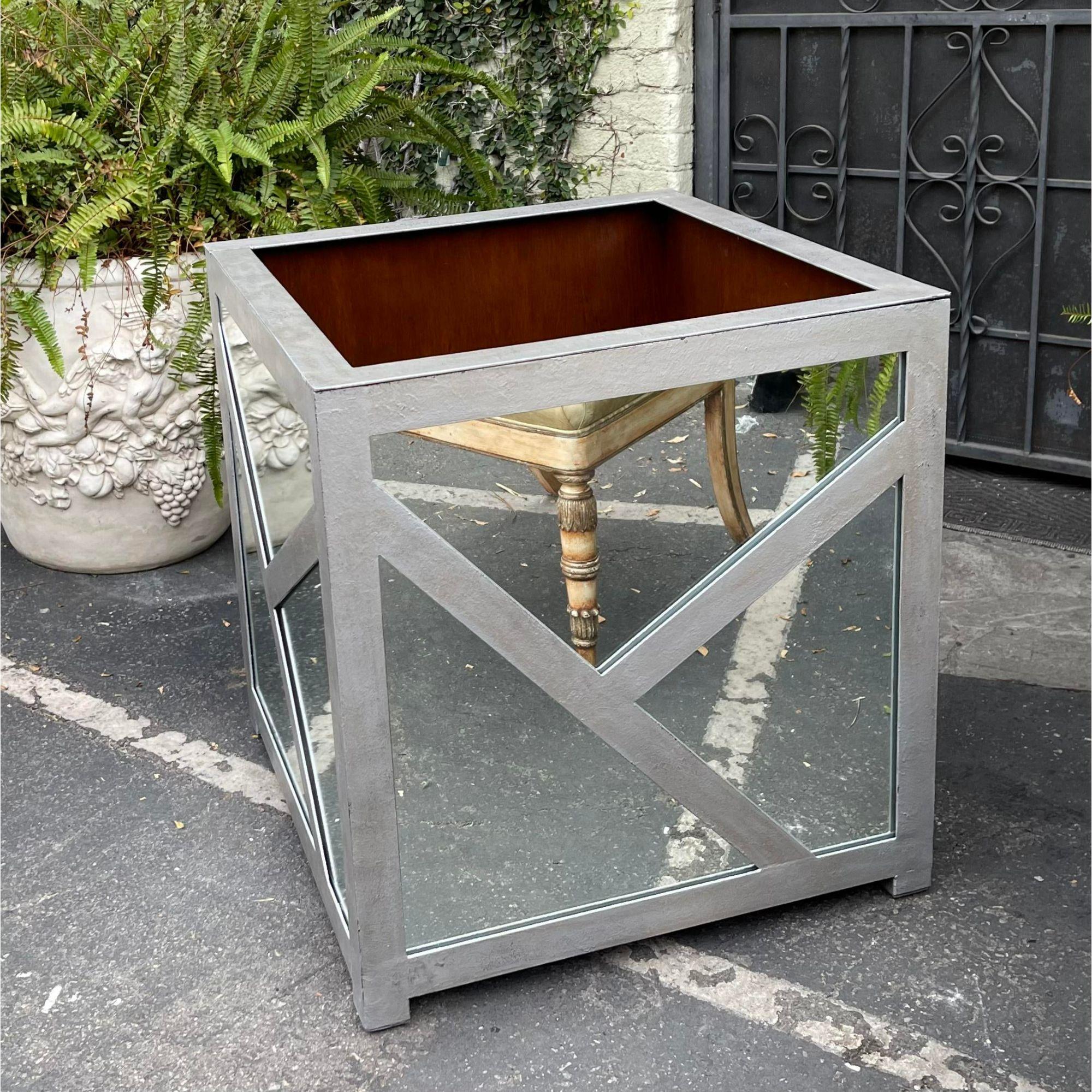 Art Deco Style mahogany lined mirrored iron planter.

Additional information:
Materials: Iron, Mahogany, Mirror
Please note that this item contains materials that are legally subject to a special export process that may extend the delivery time