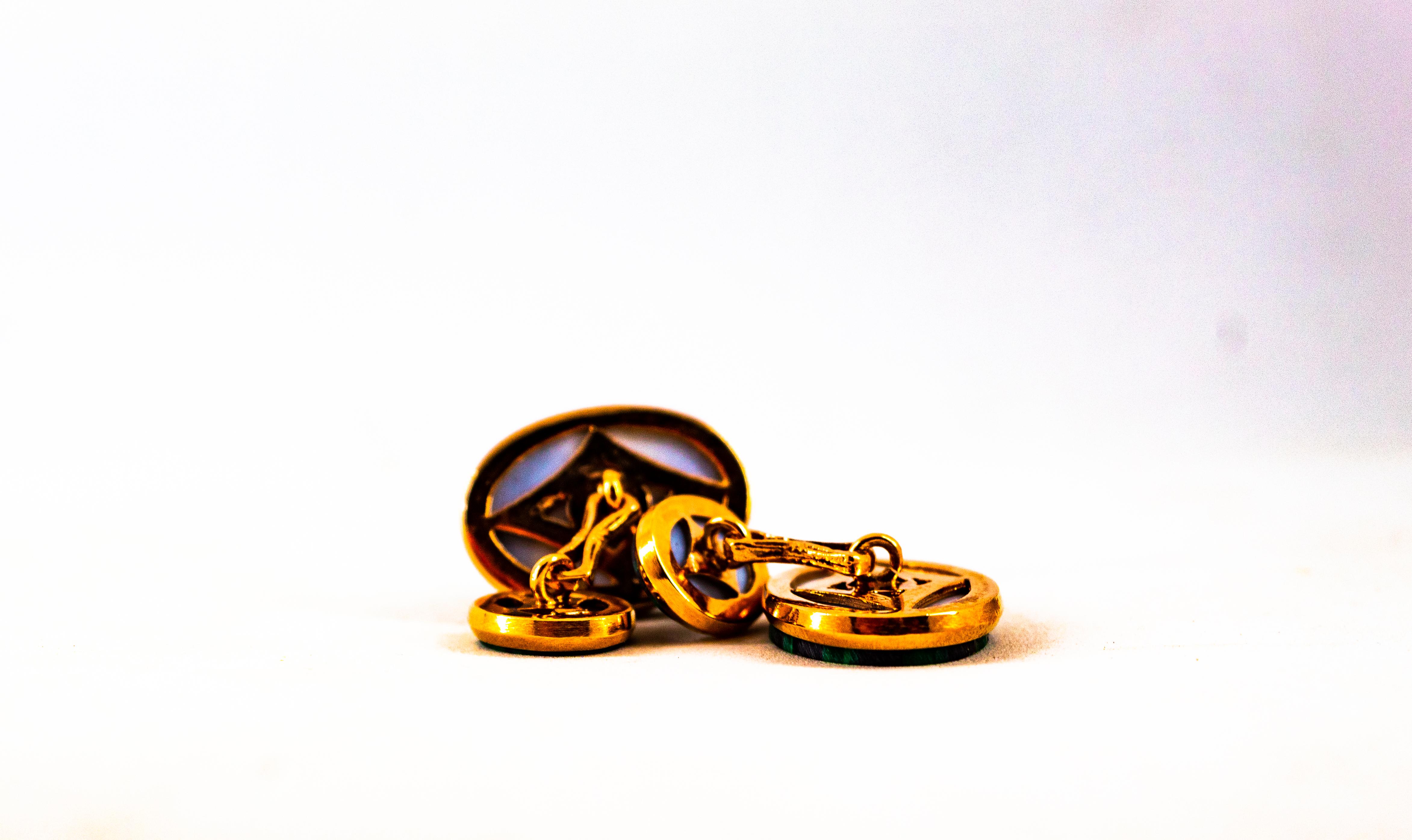 Handgefertigte Manschettenknöpfe im Art-déco-Stil aus Gelbgold mit Malachit für Damen oder Herren im Angebot