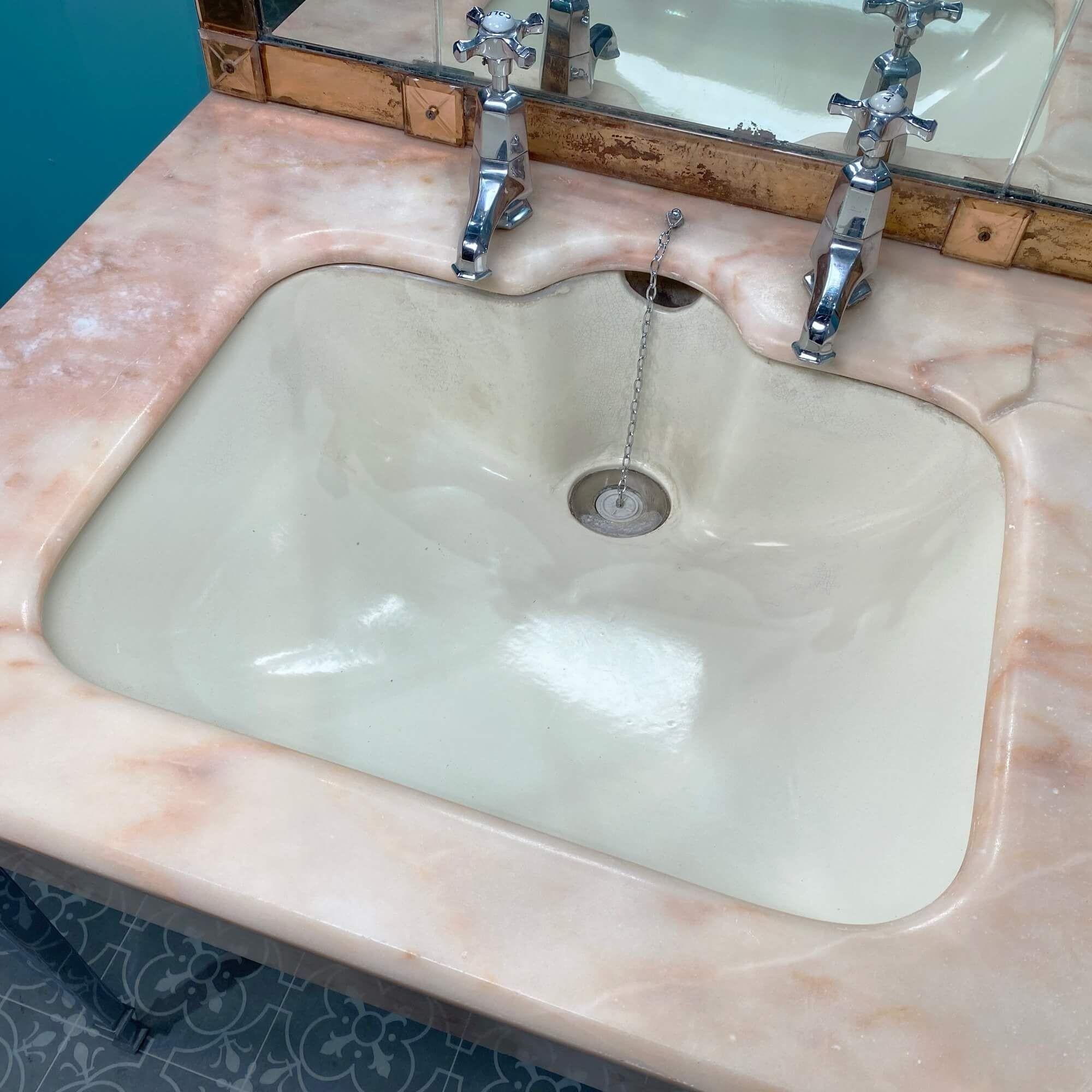 Waschbecken aus Marmor im Art-déco-Stil mit Spiegel (Art déco) im Angebot