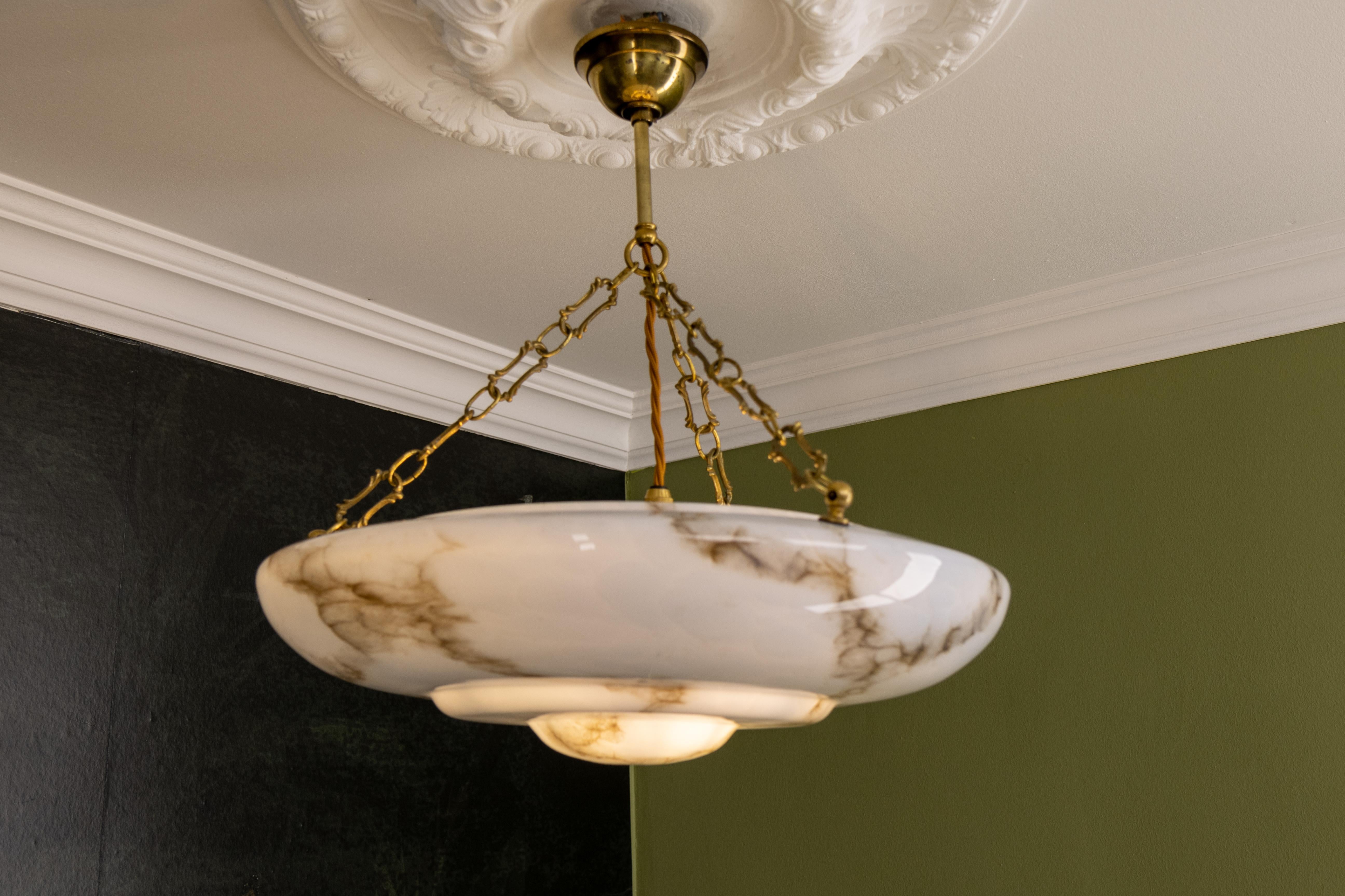 Art Deco Stil marmoriertes graublaues und braunes Glas und Messing Pendelleuchte 7
