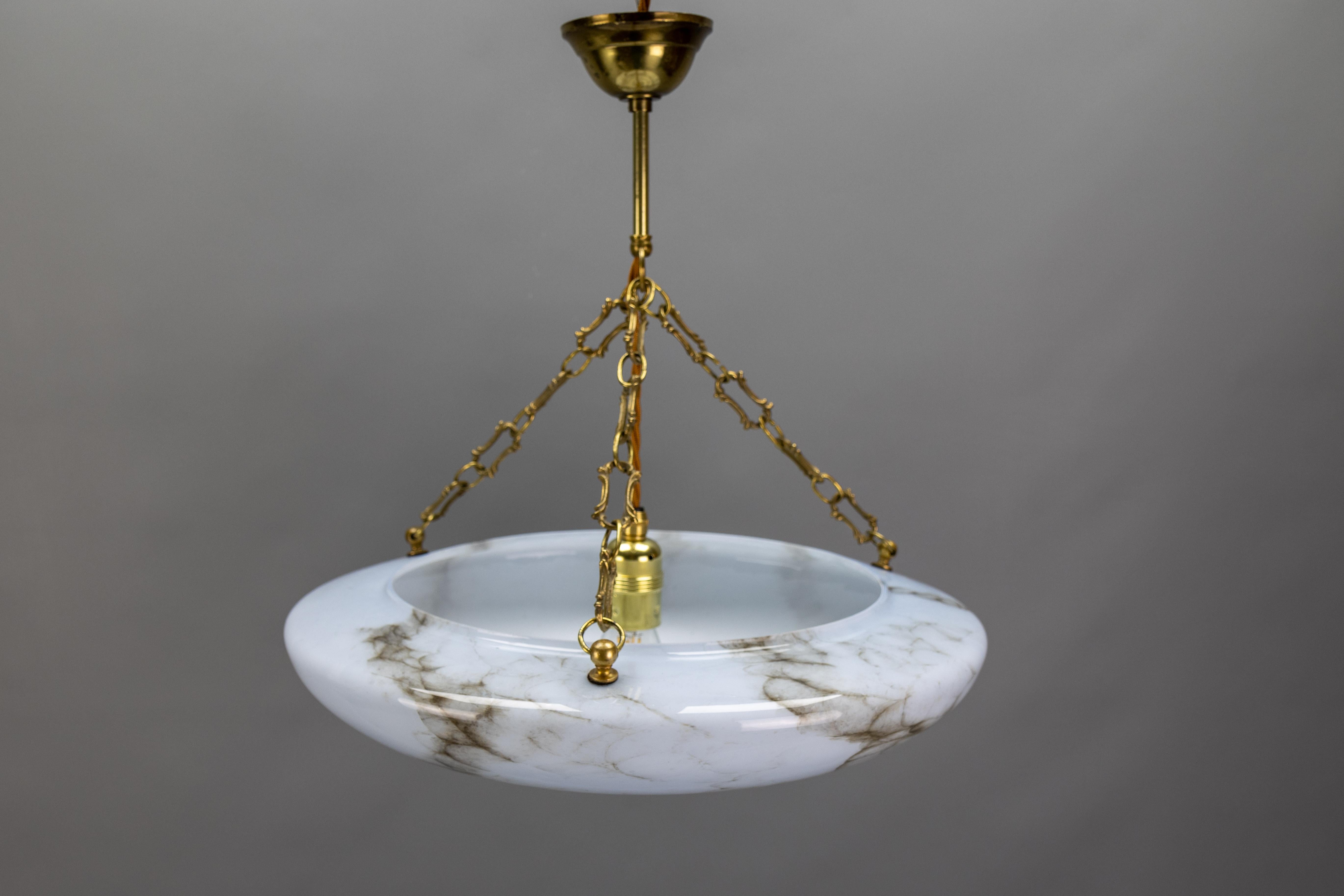Art Deco Stil marmoriertes graublaues und braunes Glas und Messing Pendelleuchte 11