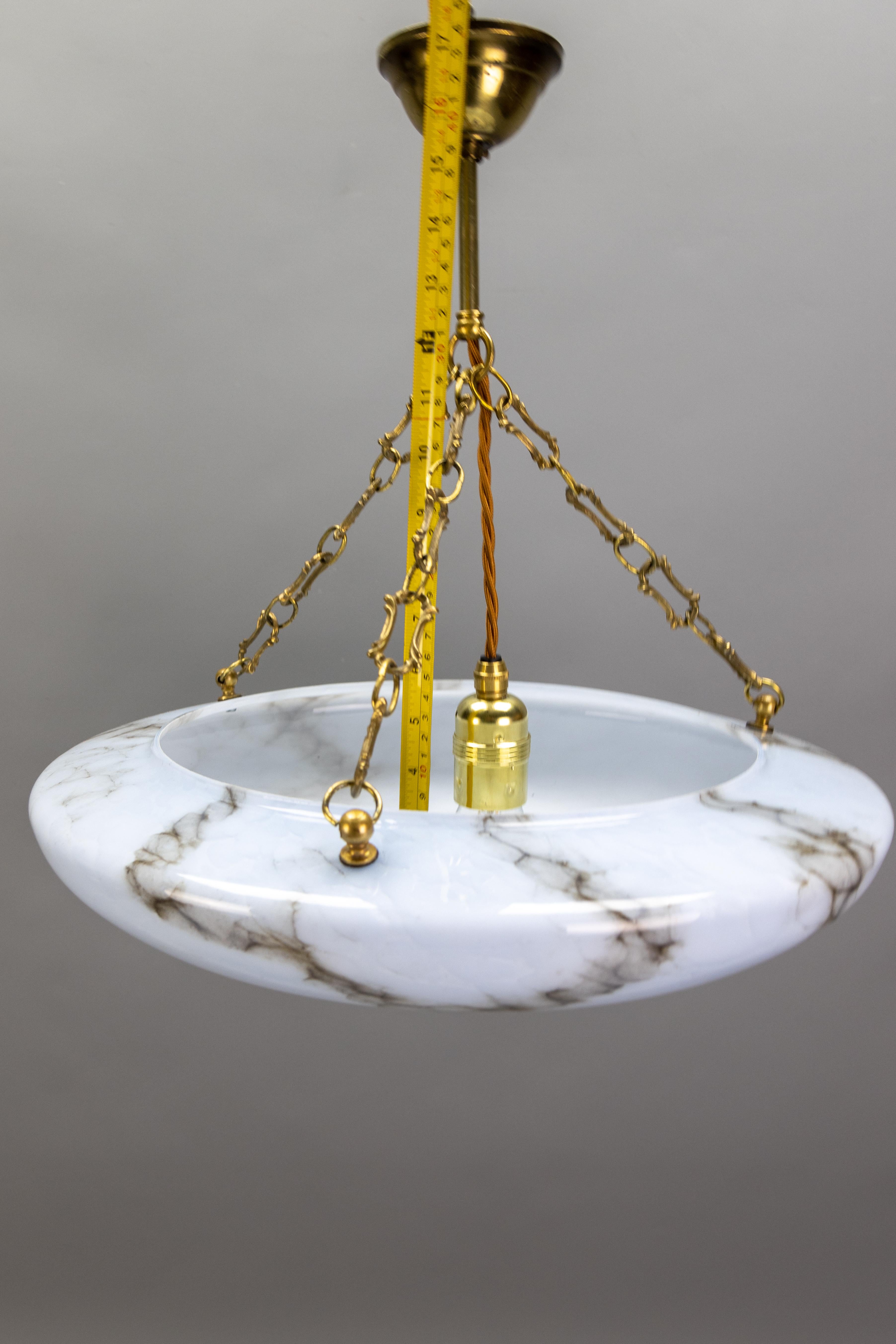 Art Deco Stil marmoriertes graublaues und braunes Glas und Messing Pendelleuchte 12