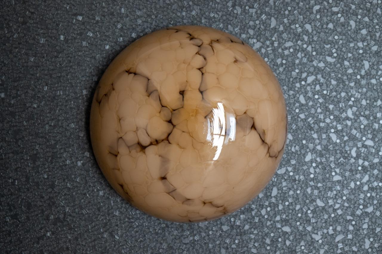 Plafonnier de style Art déco en verre marbré rose pâle et Brown, Allemagne, années 1950 en vente 4