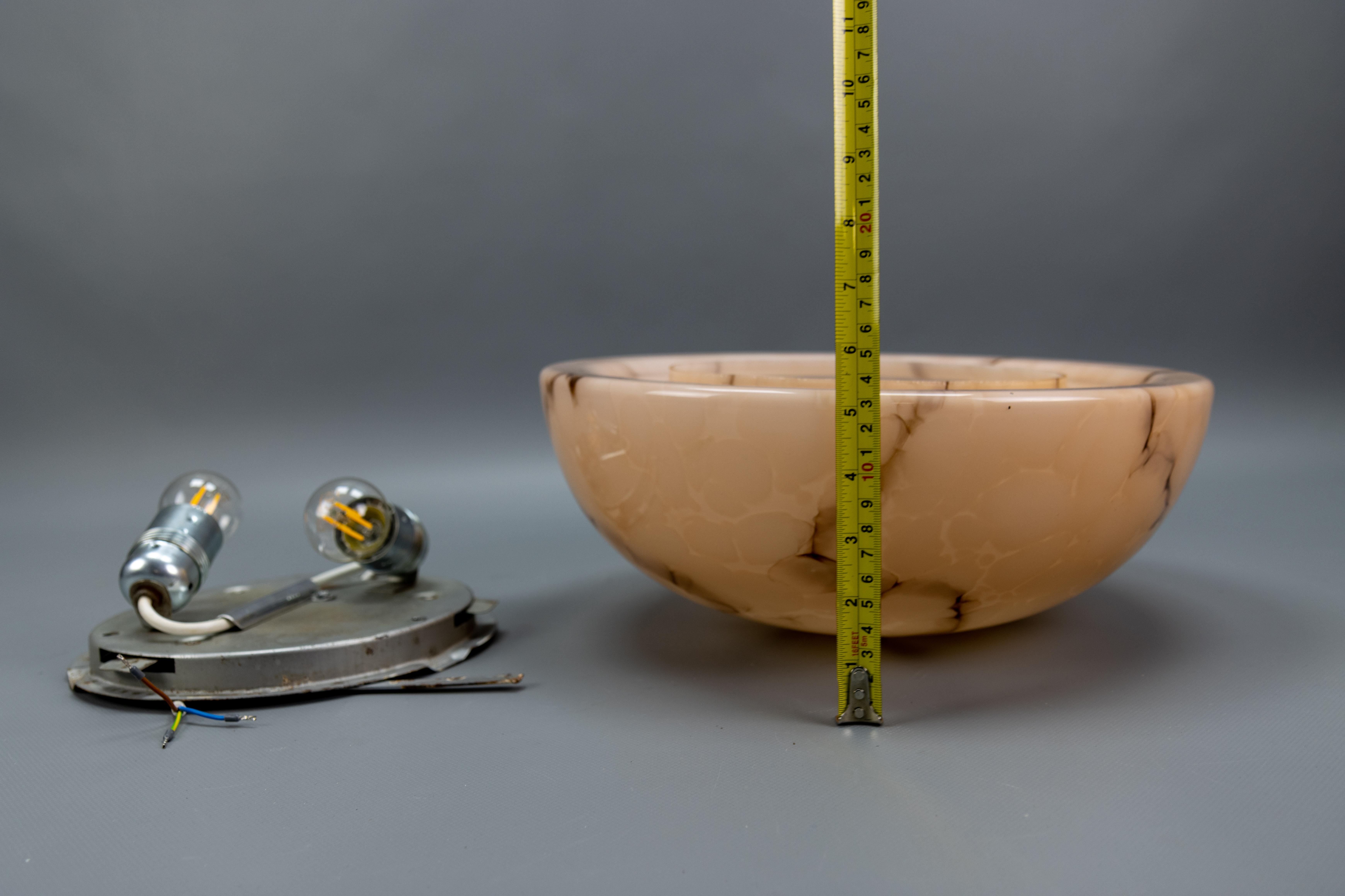 Plafonnier de style Art déco en verre marbré rose pâle et Brown, Allemagne, années 1950 en vente 8