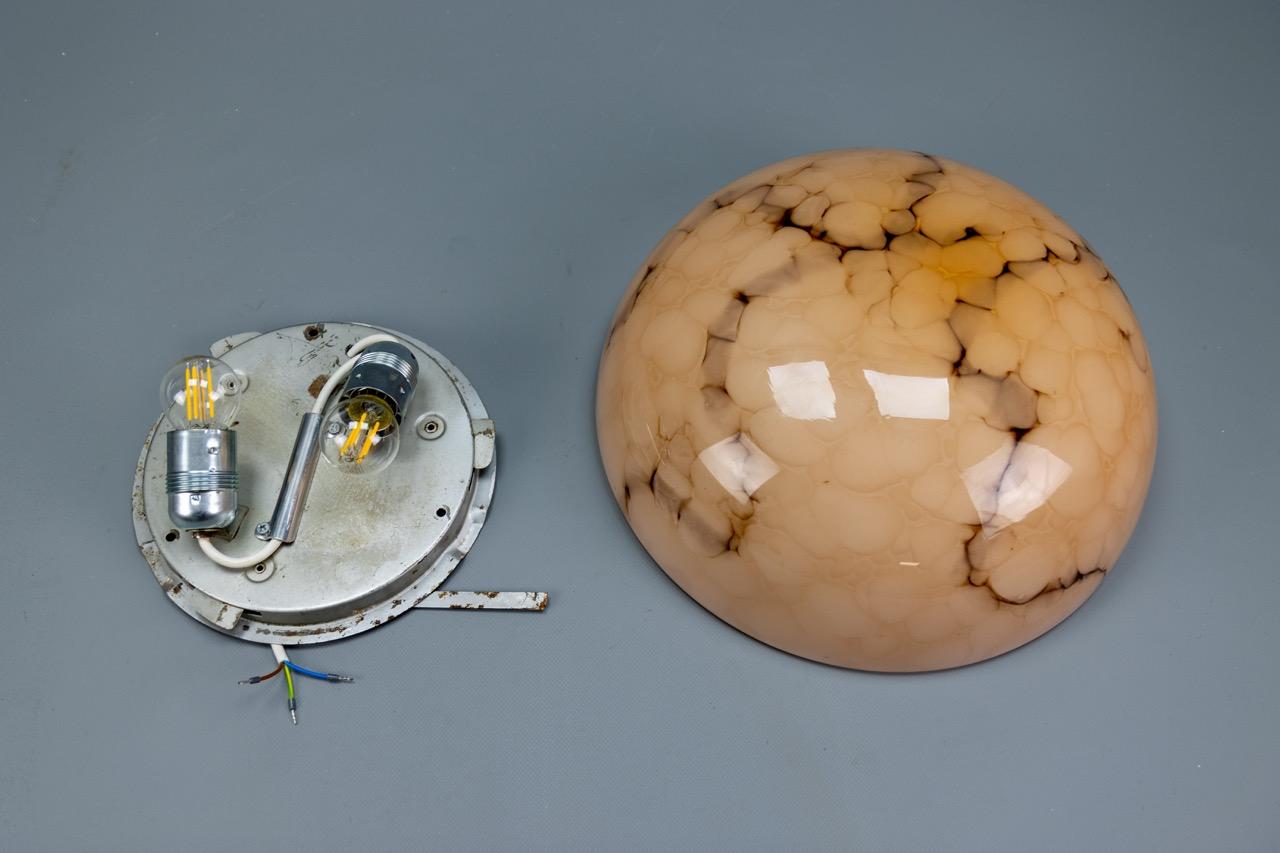 Plafonnier de style Art déco en verre marbré rose pâle et Brown, Allemagne, années 1950 en vente 9