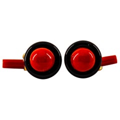 Boutons de manchette de style Art déco en or jaune, corail rouge méditerranéen et onyx