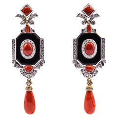 Boucles d'oreilles de style Art déco en or blanc, corail rouge méditerranéen, diamants blancs et onyx