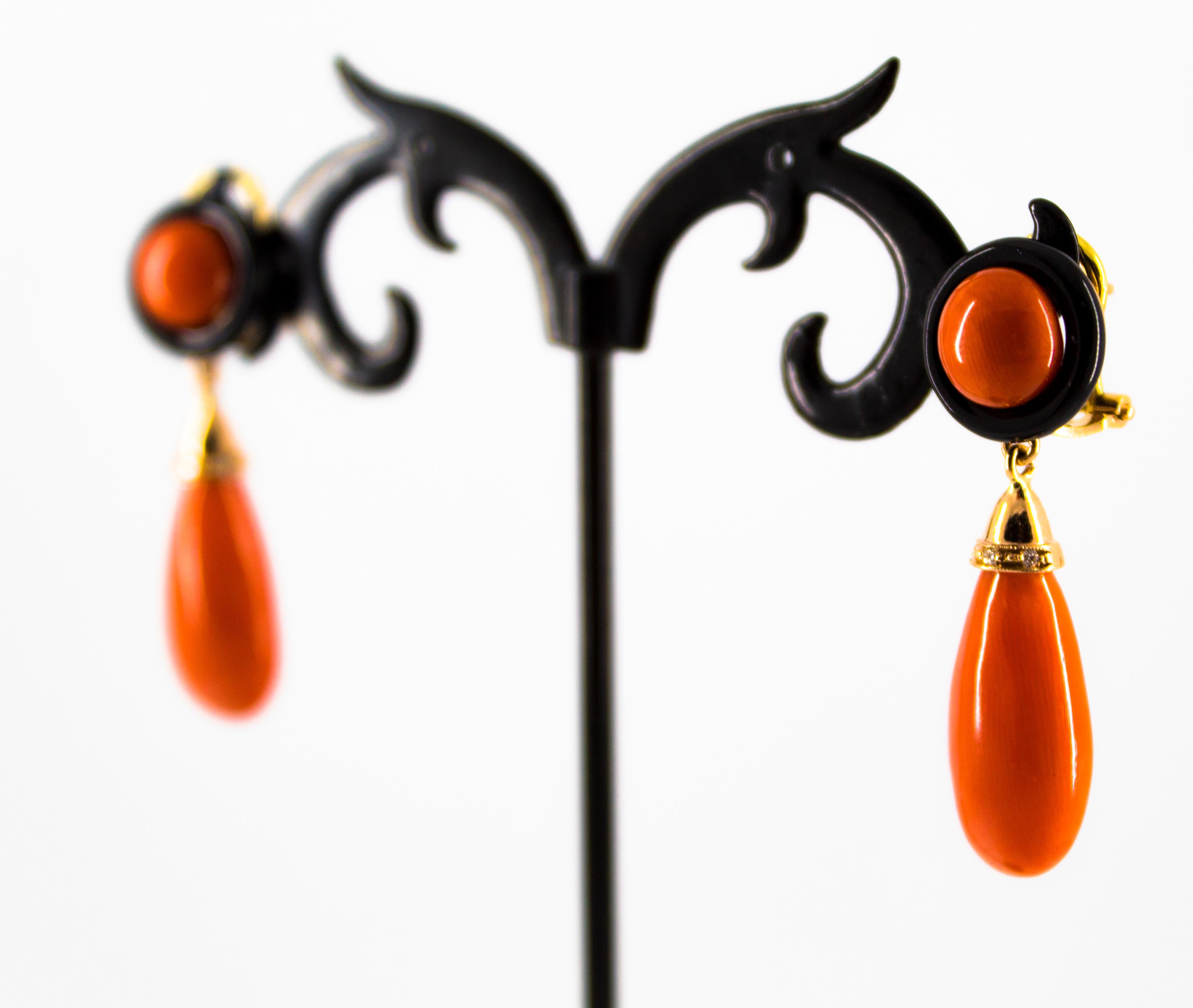 Ohrringe im Art déco-Stil mit mediterraner roter Koralle und weißem Diamant und Onyx in Gelbgold im Angebot 2