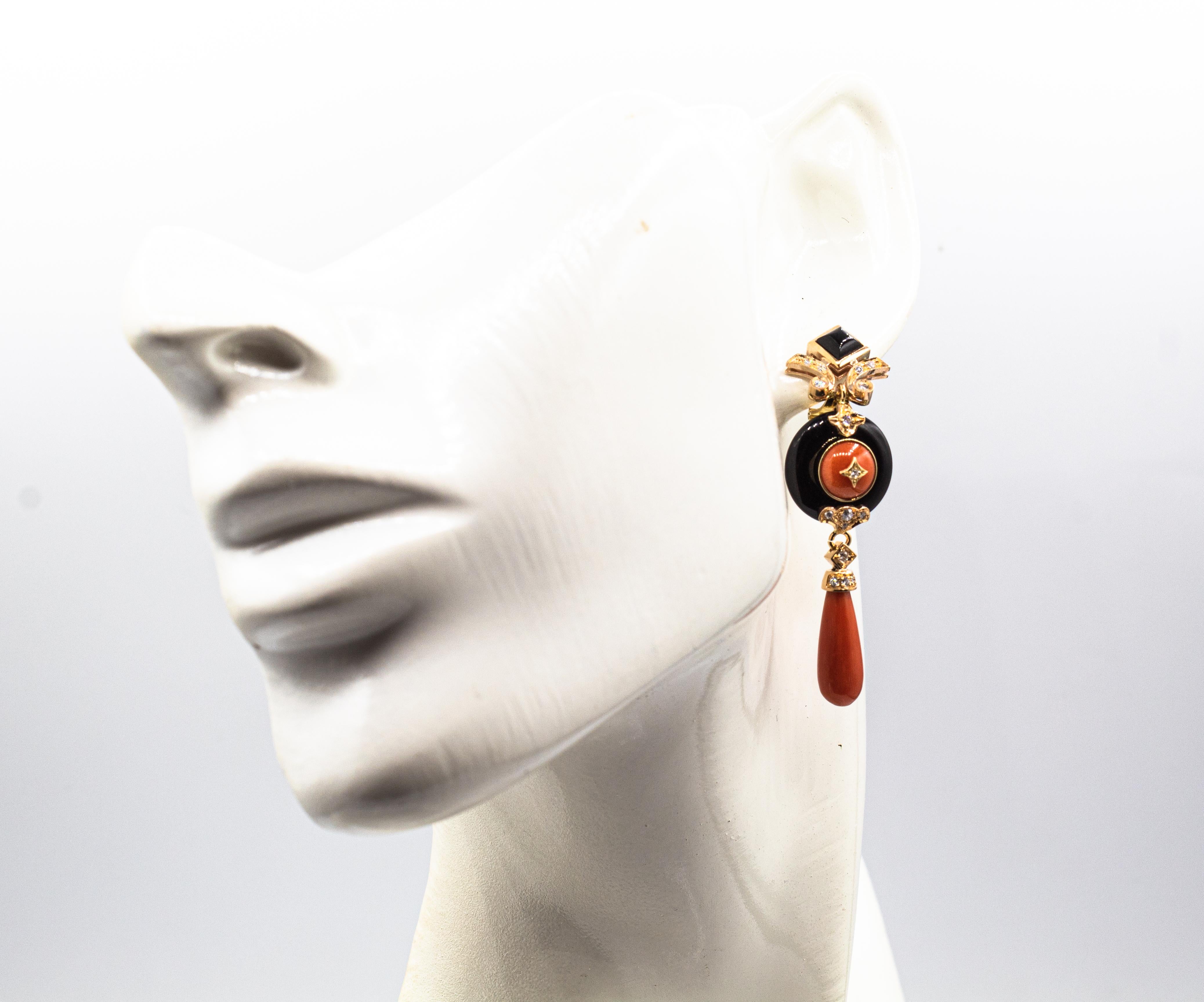 Boucles d'oreilles en or jaune de style Art déco avec corail rouge méditerranéen, diamants blancs et onyx en vente 2